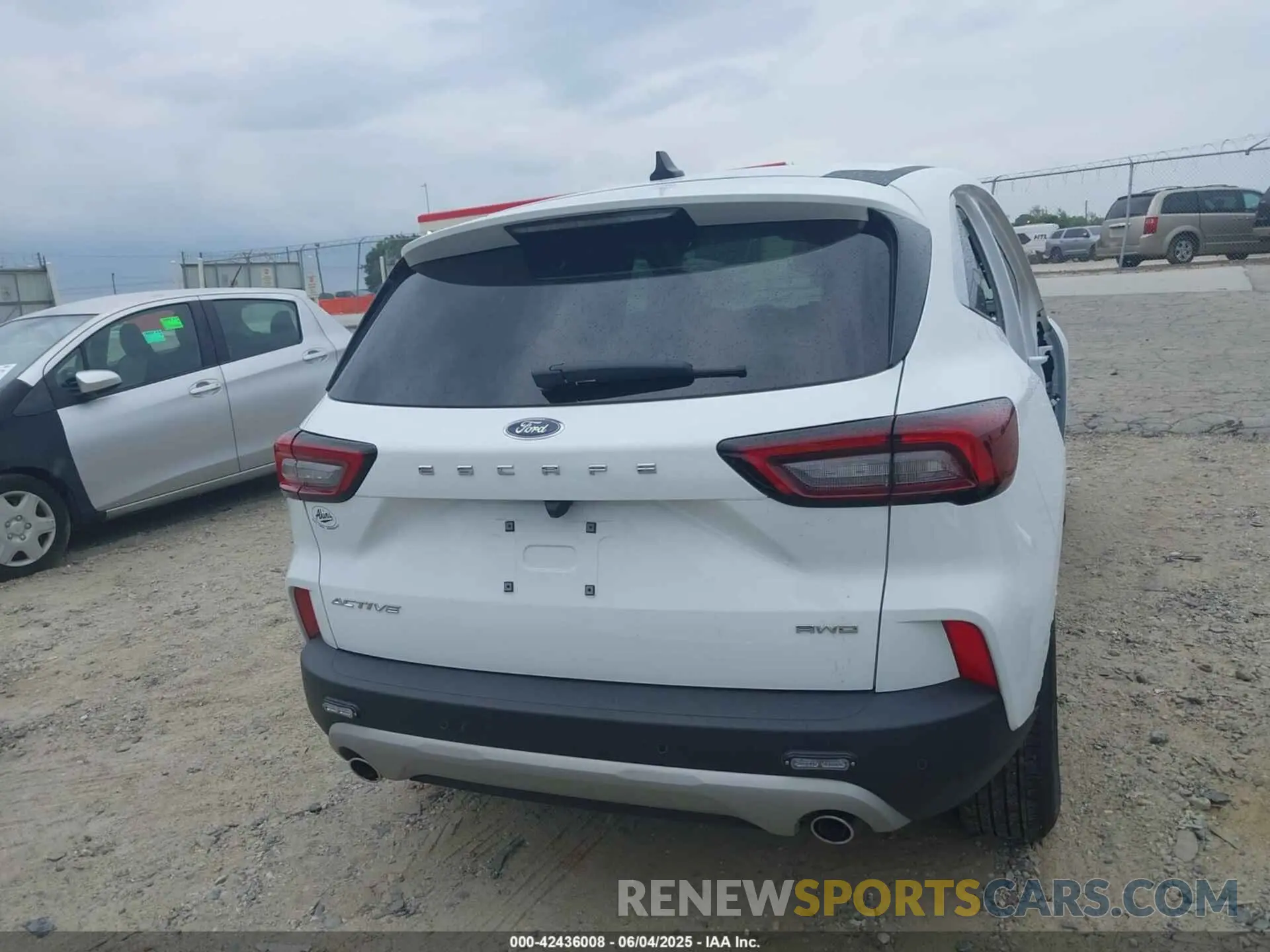 16 Photograph of a damaged car 1FMCU9GN6RUA37577 FORD ESCAPE 2024