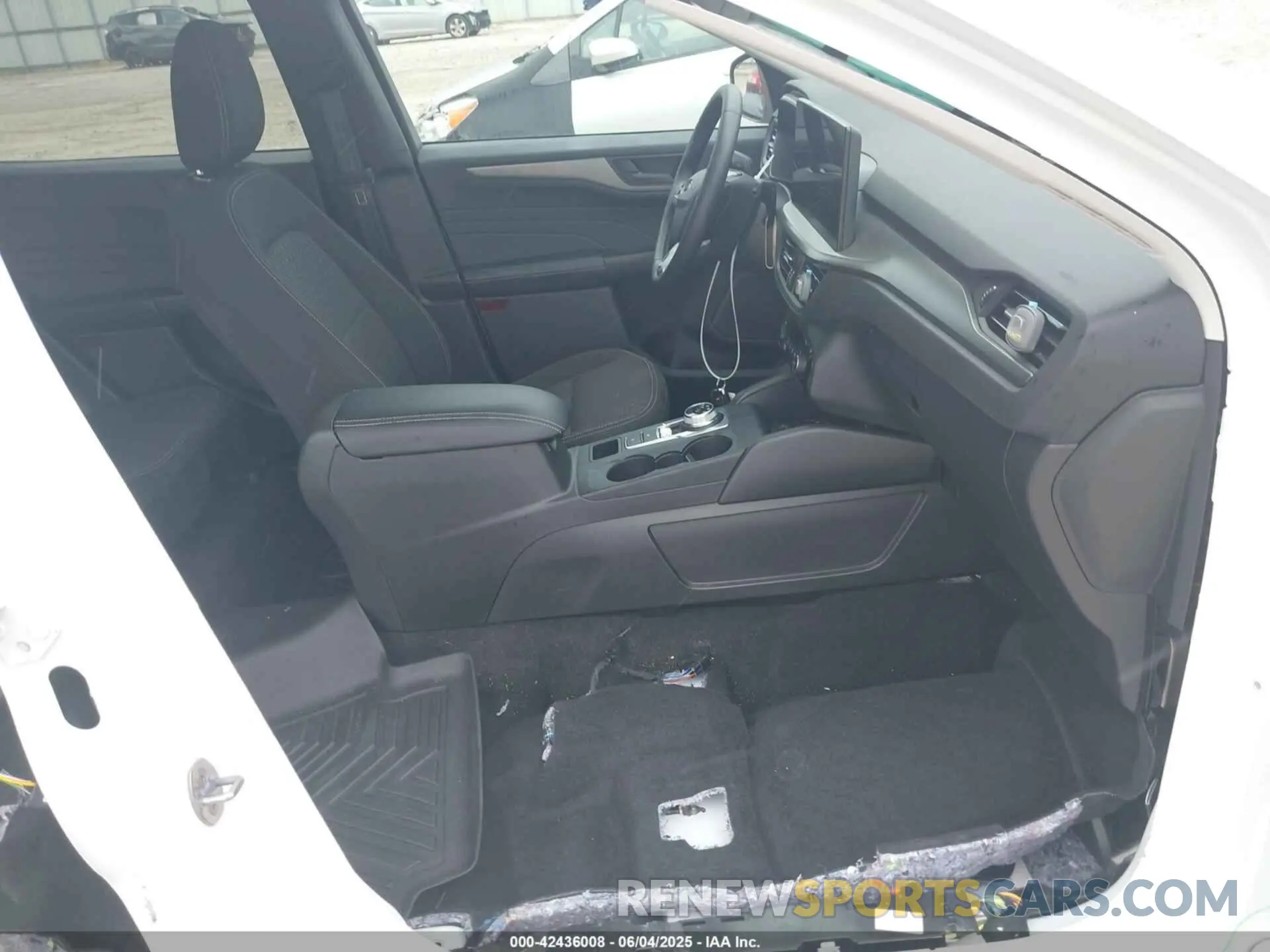 5 Photograph of a damaged car 1FMCU9GN6RUA37577 FORD ESCAPE 2024