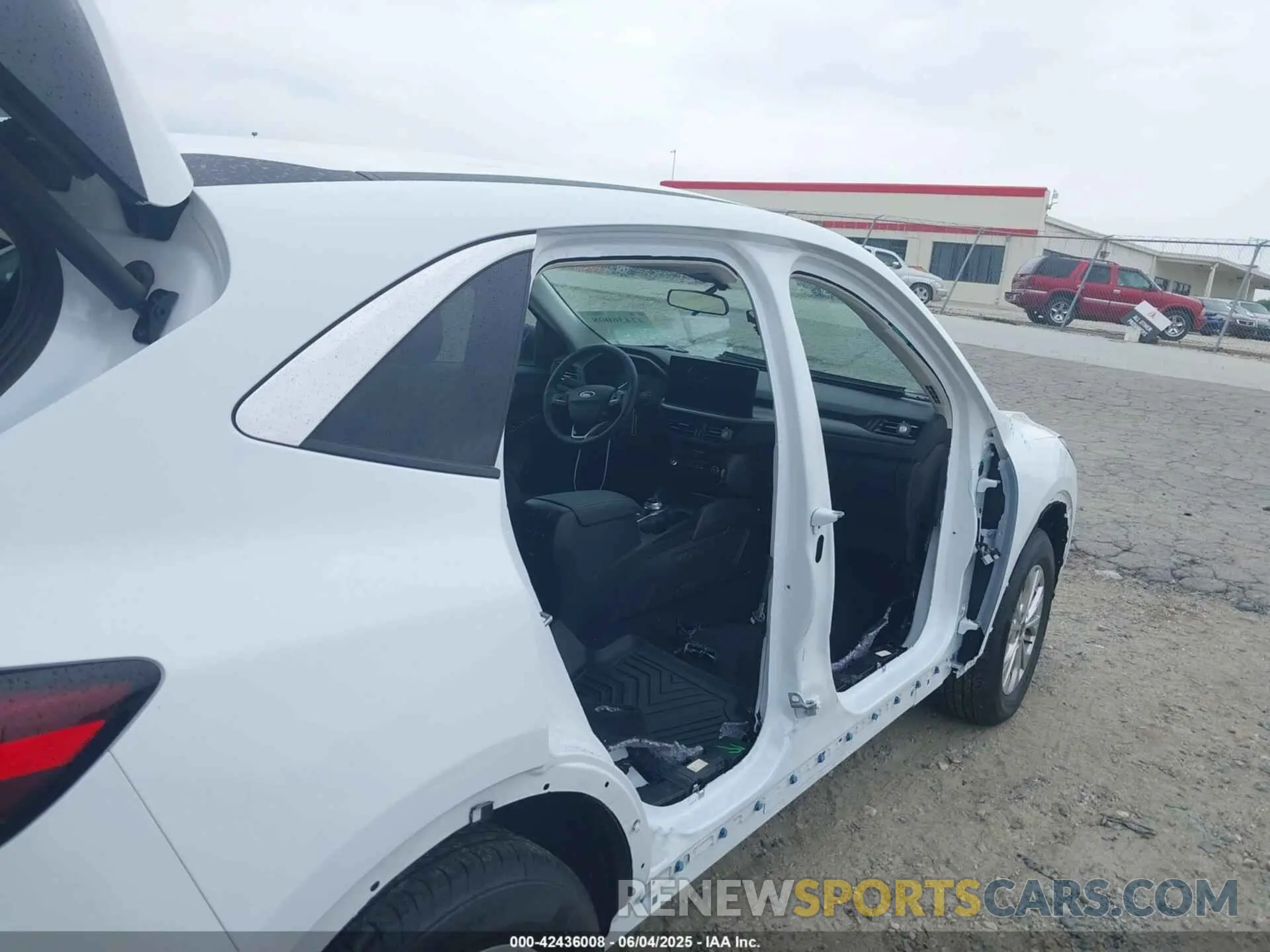 6 Photograph of a damaged car 1FMCU9GN6RUA37577 FORD ESCAPE 2024