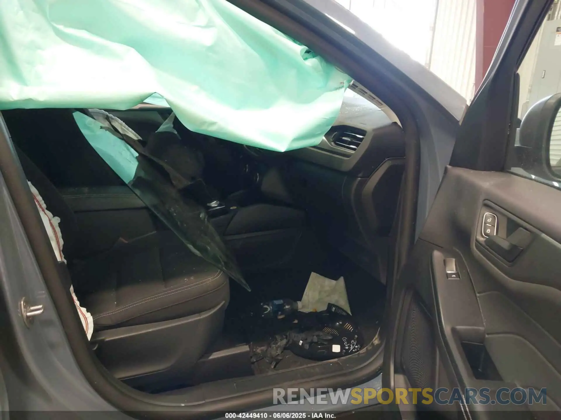 5 Photograph of a damaged car 1FMCU9GN6RUA86293 FORD ESCAPE 2024