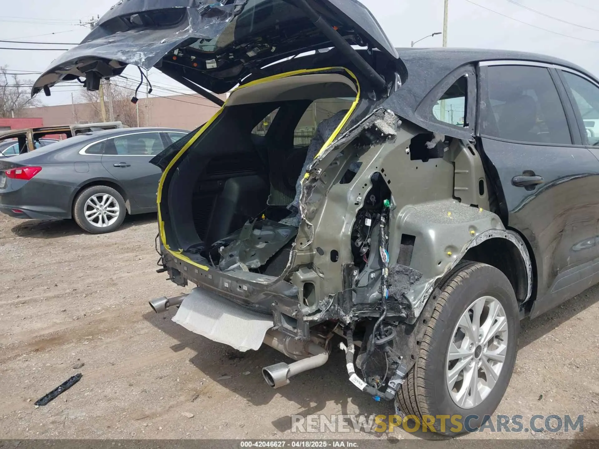 18 Photograph of a damaged car 1FMCU9GN8RUA09134 FORD ESCAPE 2024