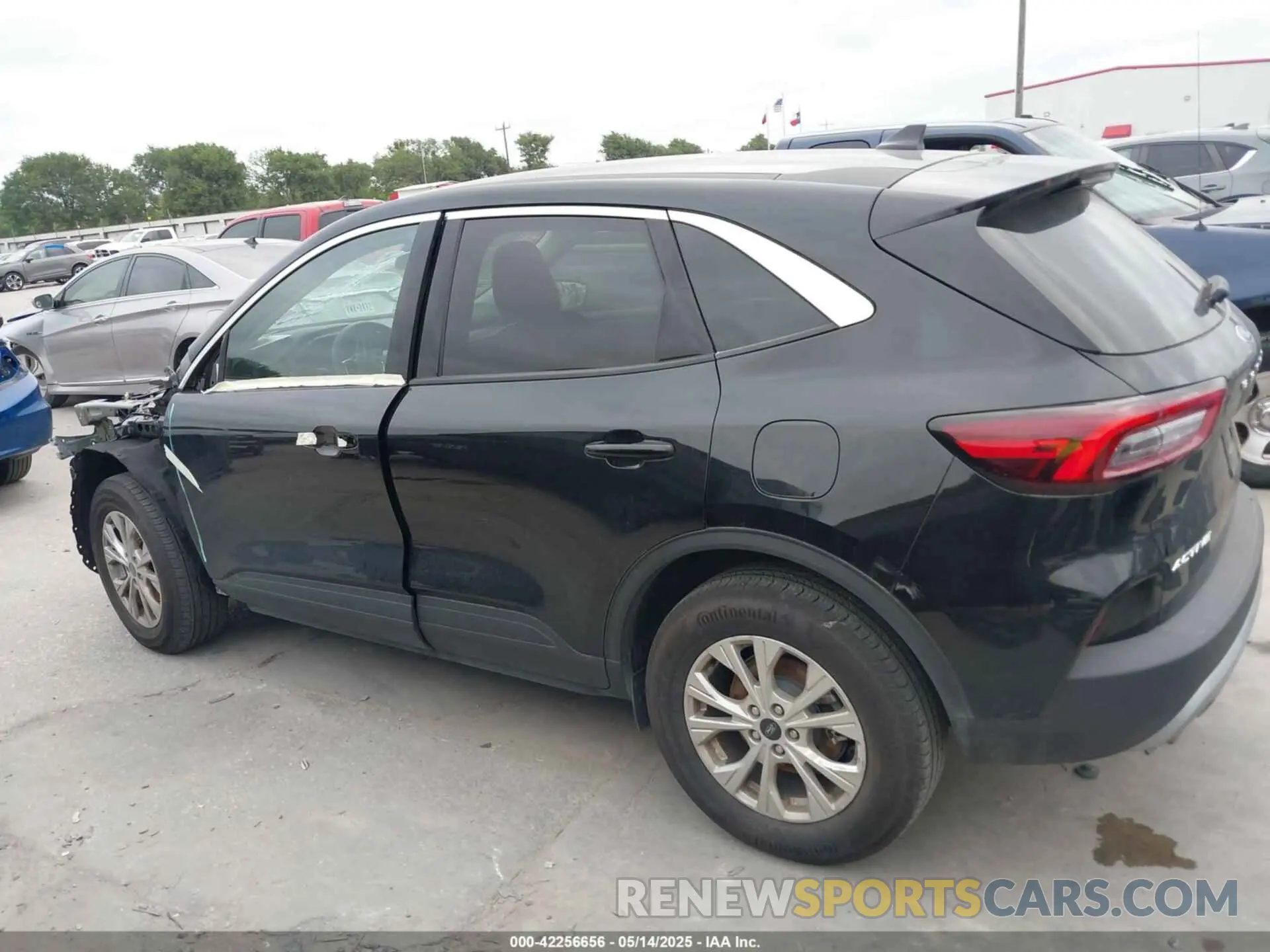 15 Photograph of a damaged car 1FMCU9GN8RUA92886 FORD ESCAPE 2024