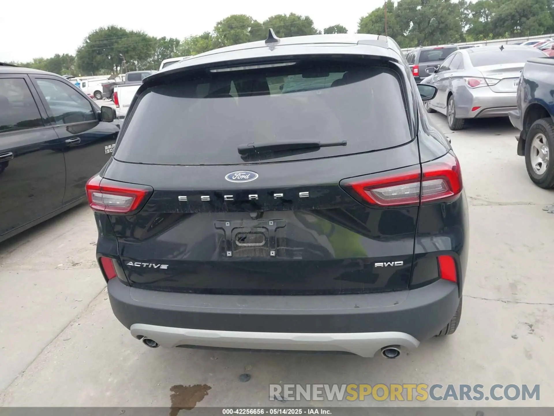 17 Photograph of a damaged car 1FMCU9GN8RUA92886 FORD ESCAPE 2024