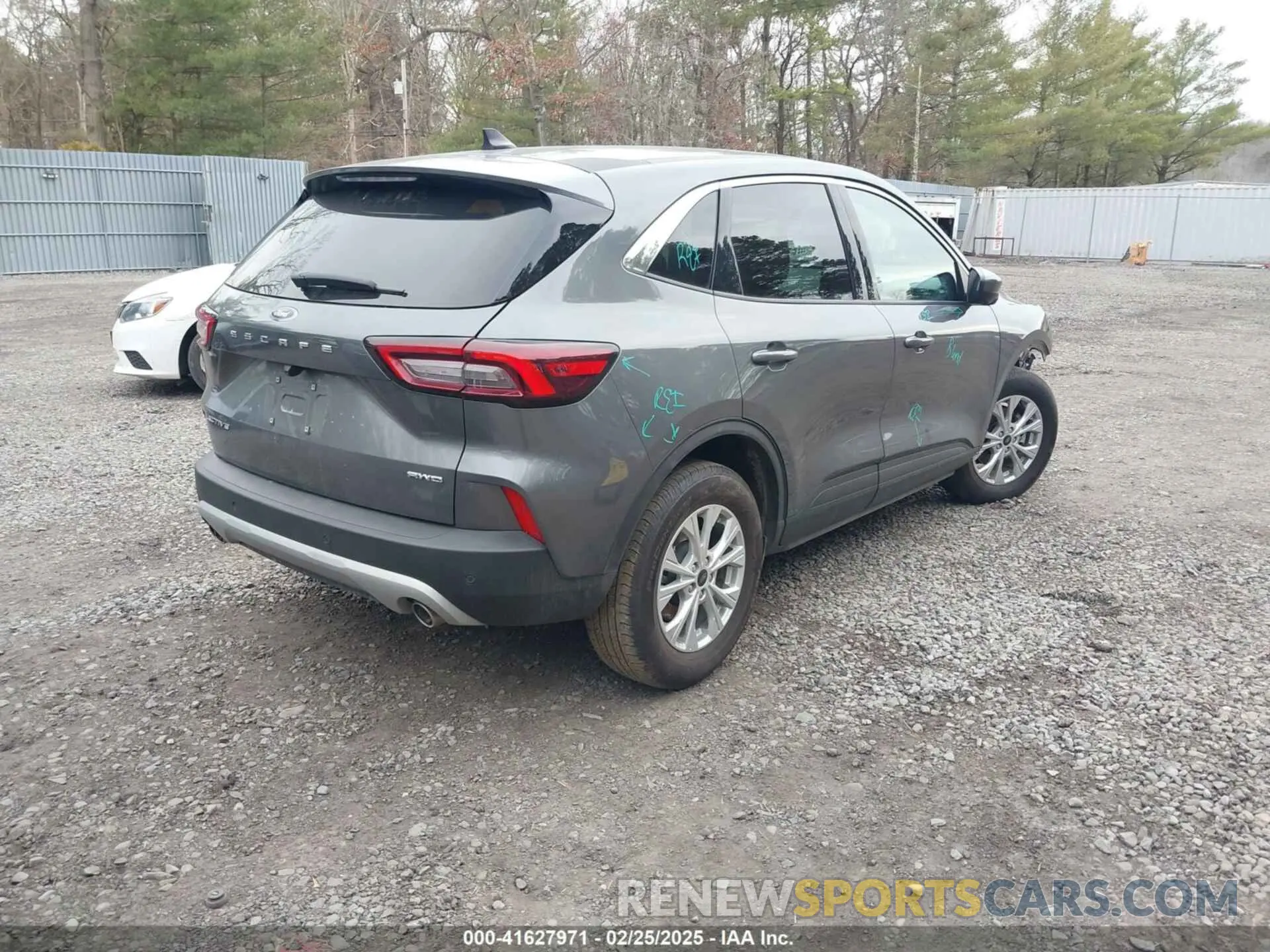 4 Photograph of a damaged car 1FMCU9GNXRUA08583 FORD ESCAPE 2024