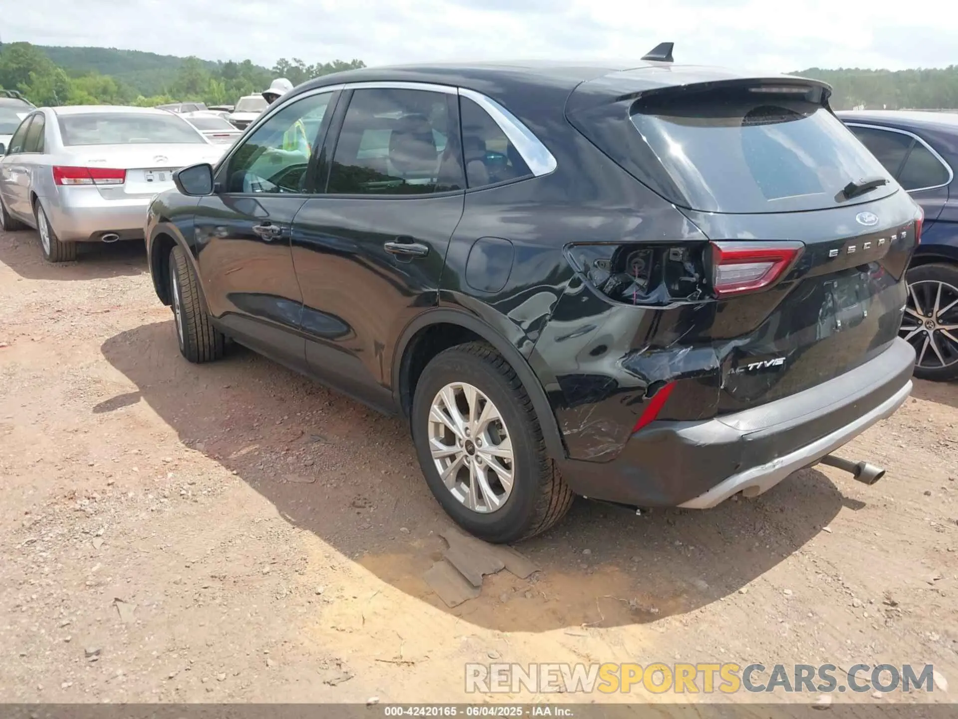 3 Photograph of a damaged car 1FMCU9GNXRUA24377 FORD ESCAPE 2024