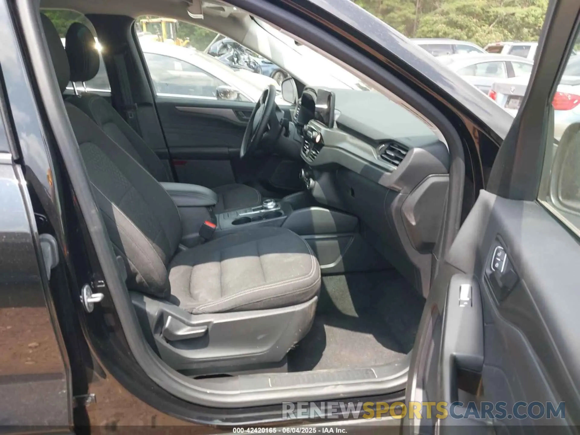 5 Photograph of a damaged car 1FMCU9GNXRUA24377 FORD ESCAPE 2024