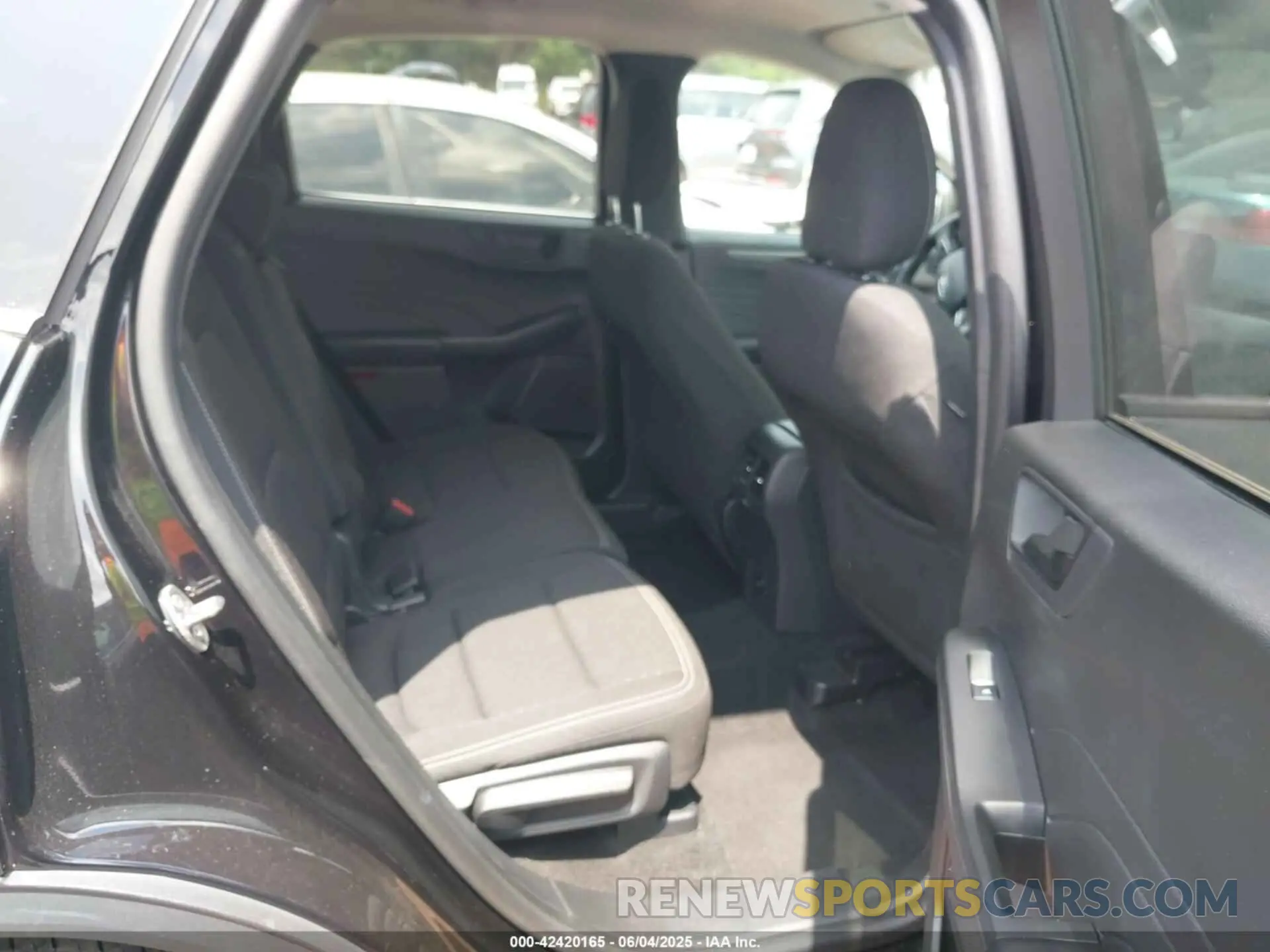 8 Photograph of a damaged car 1FMCU9GNXRUA24377 FORD ESCAPE 2024