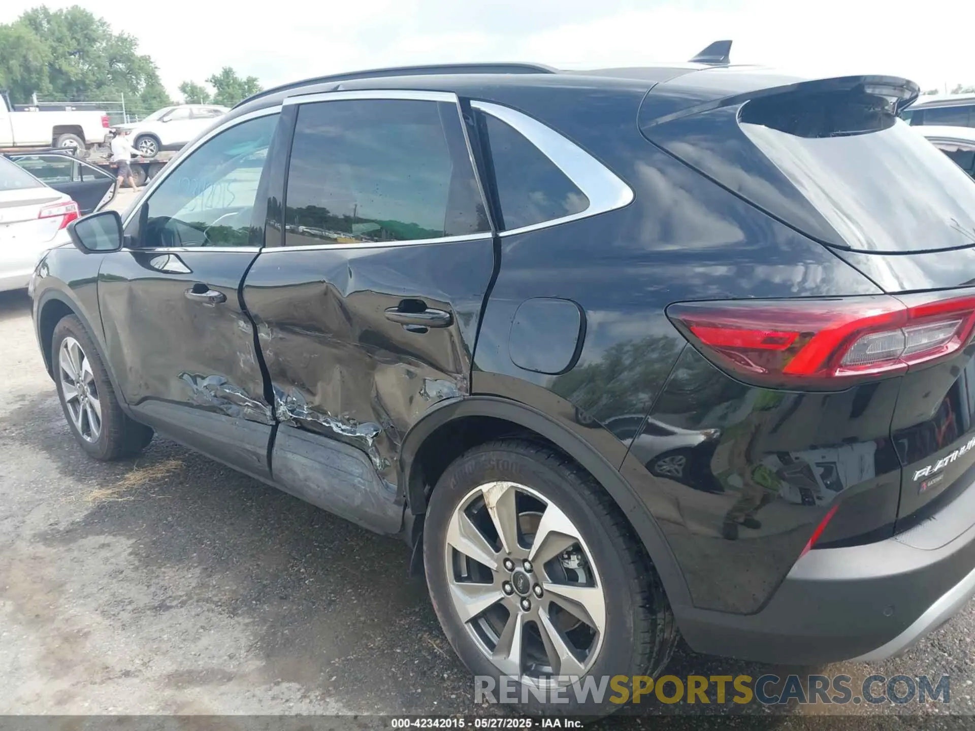 18 Photograph of a damaged car 1FMCU9JA2RUA35721 FORD ESCAPE 2024