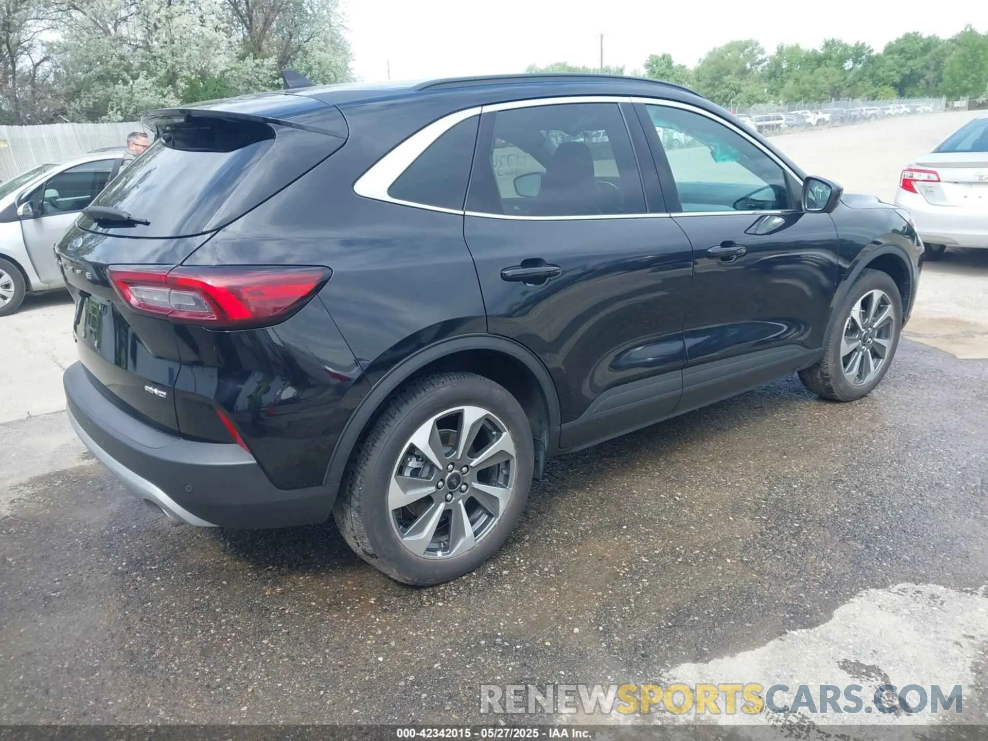 4 Photograph of a damaged car 1FMCU9JA2RUA35721 FORD ESCAPE 2024