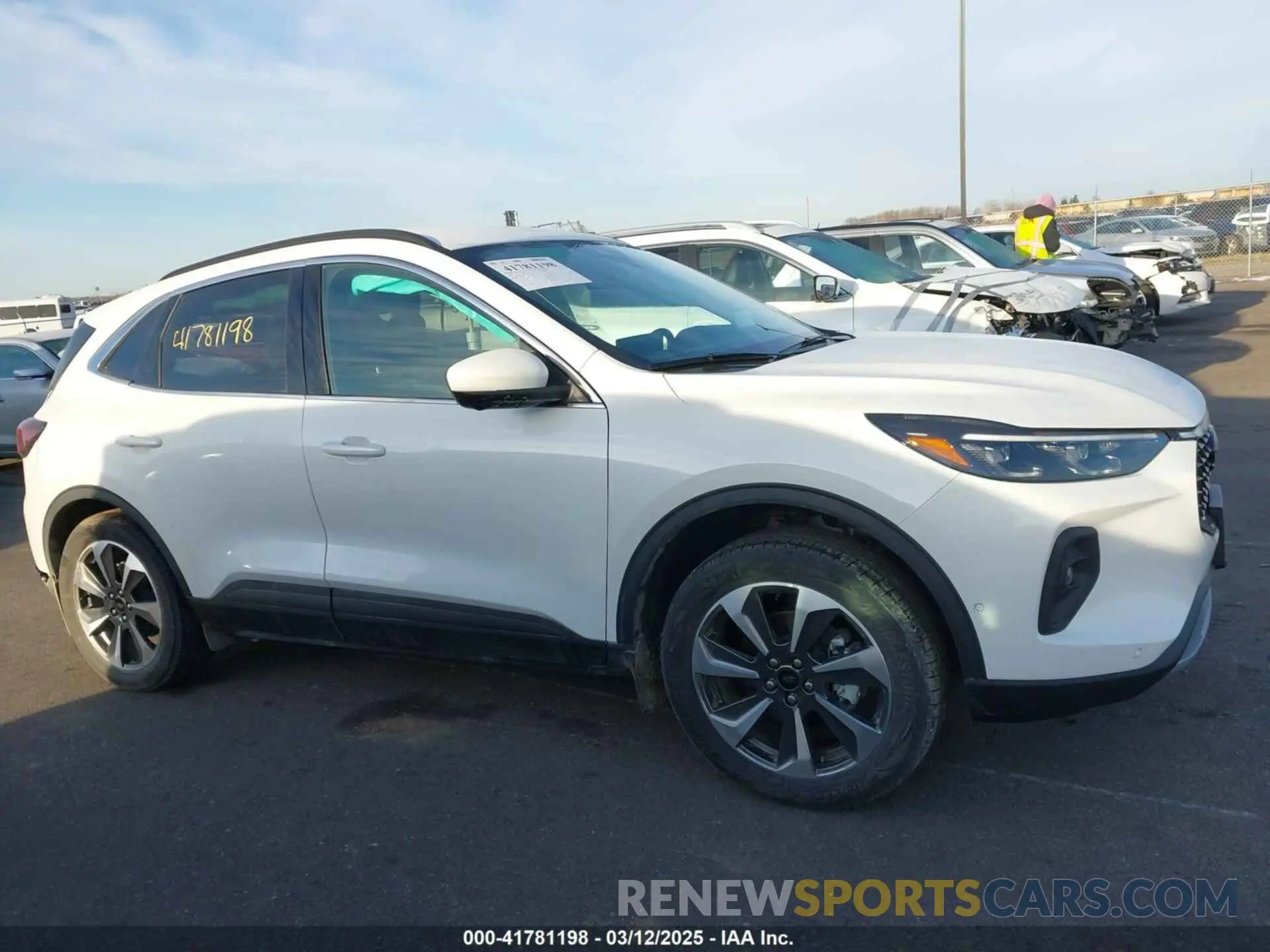 13 Photograph of a damaged car 1FMCU9JAXRUB29166 FORD ESCAPE 2024