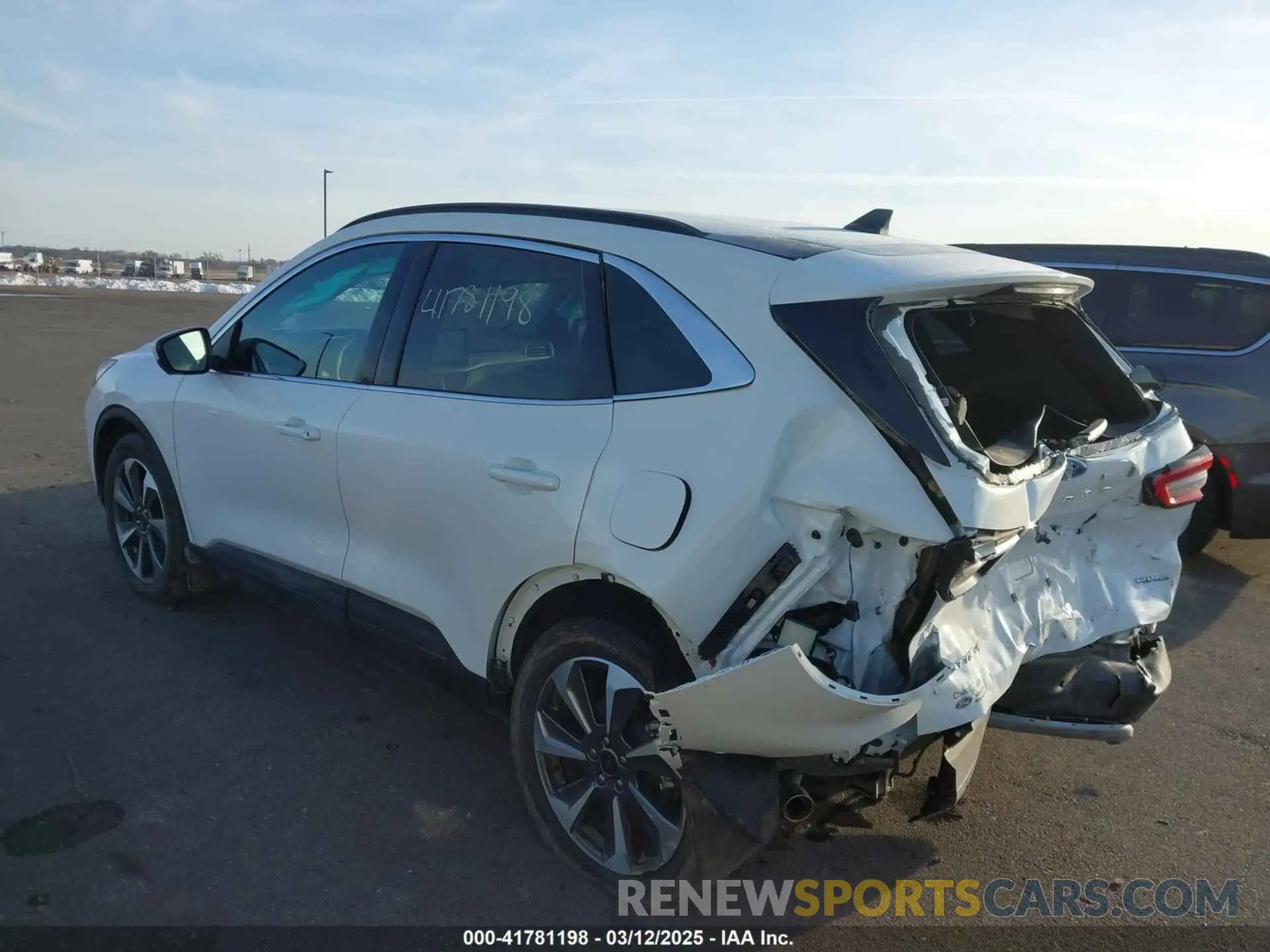 3 Photograph of a damaged car 1FMCU9JAXRUB29166 FORD ESCAPE 2024