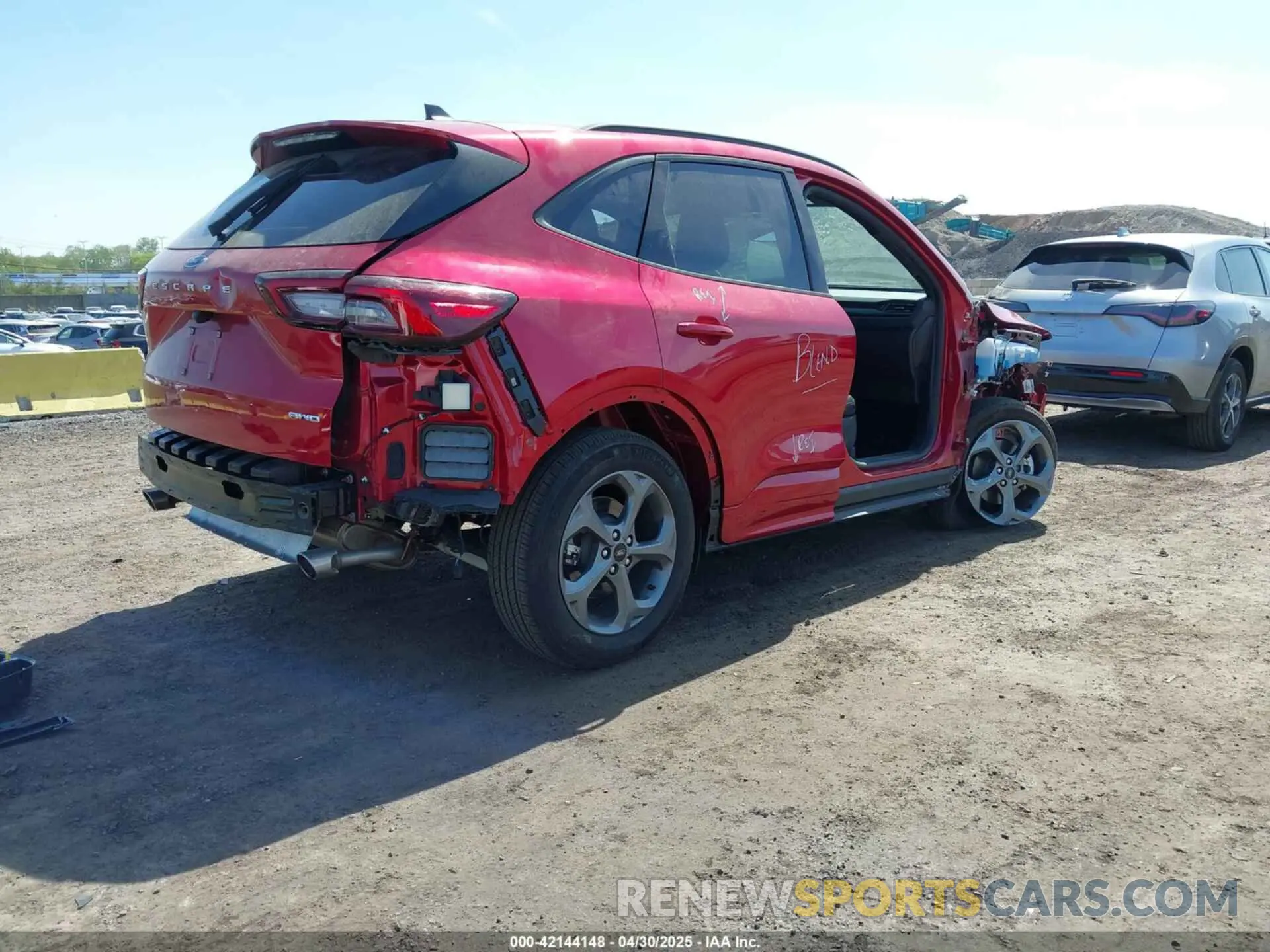 4 Photograph of a damaged car 1FMCU9MN0RUB00628 FORD ESCAPE 2024