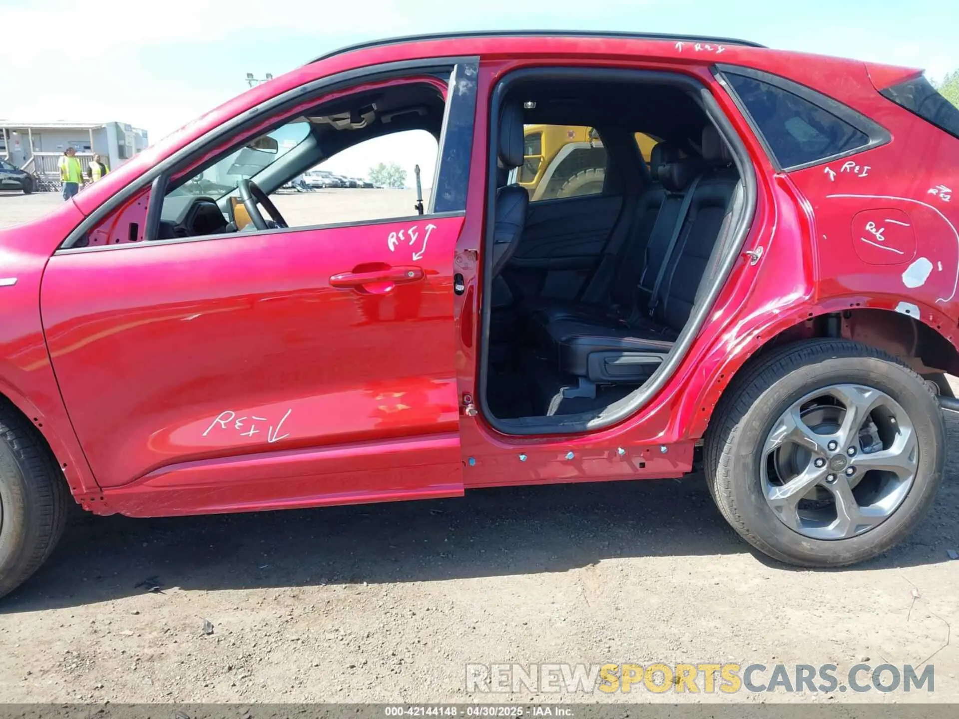 6 Photograph of a damaged car 1FMCU9MN0RUB00628 FORD ESCAPE 2024