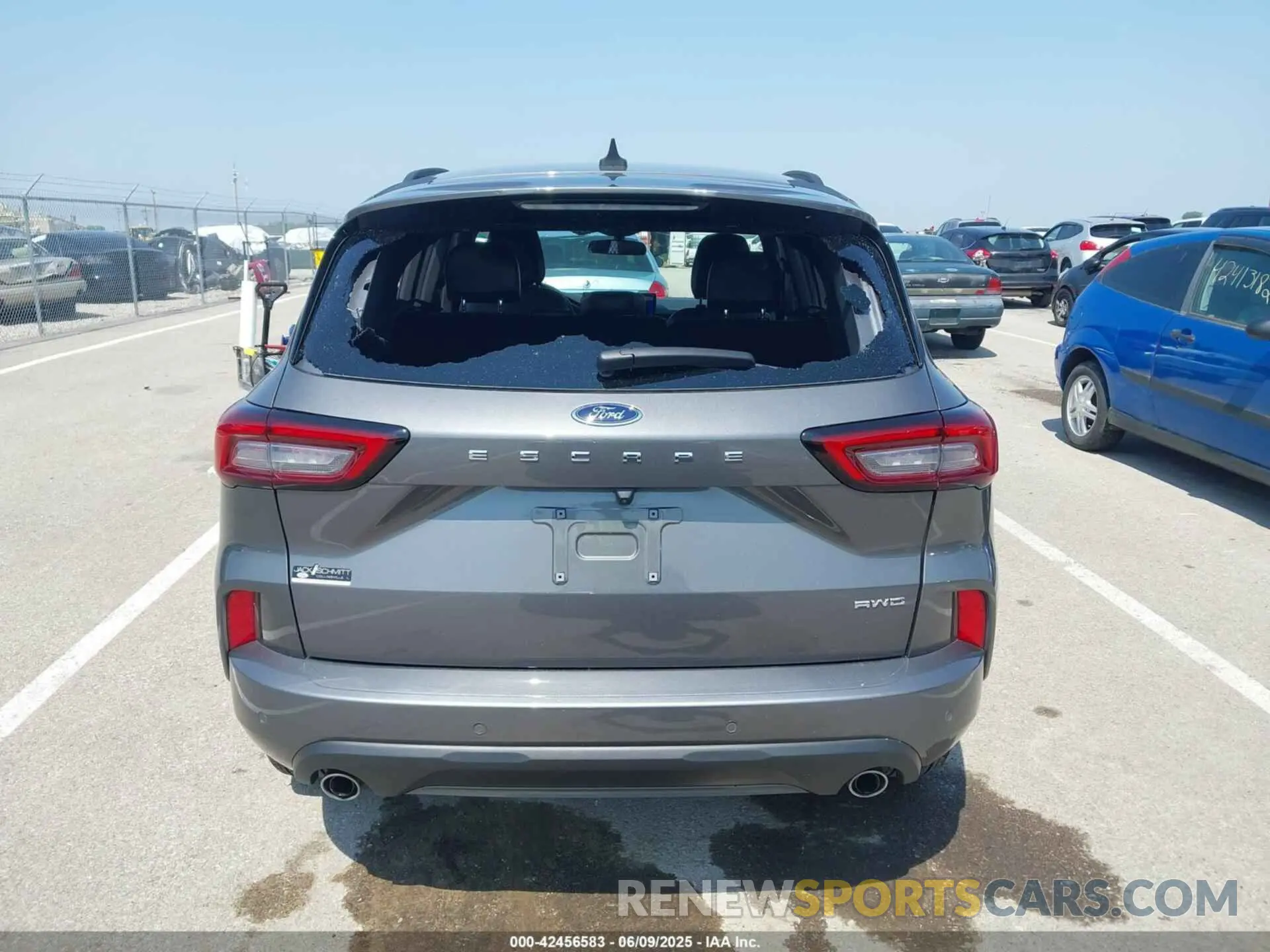 16 Photograph of a damaged car 1FMCU9MN1RUB05482 FORD ESCAPE 2024