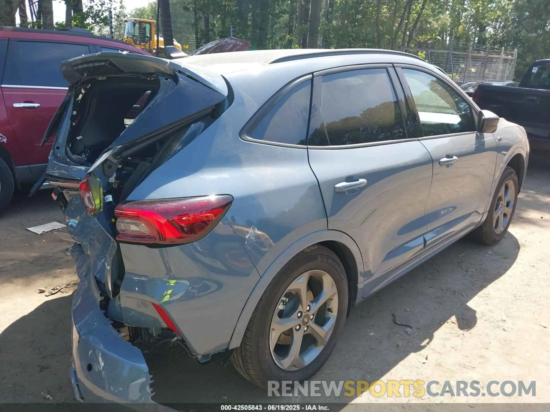 4 Photograph of a damaged car 1FMCU9MN2RUB52116 FORD ESCAPE 2024