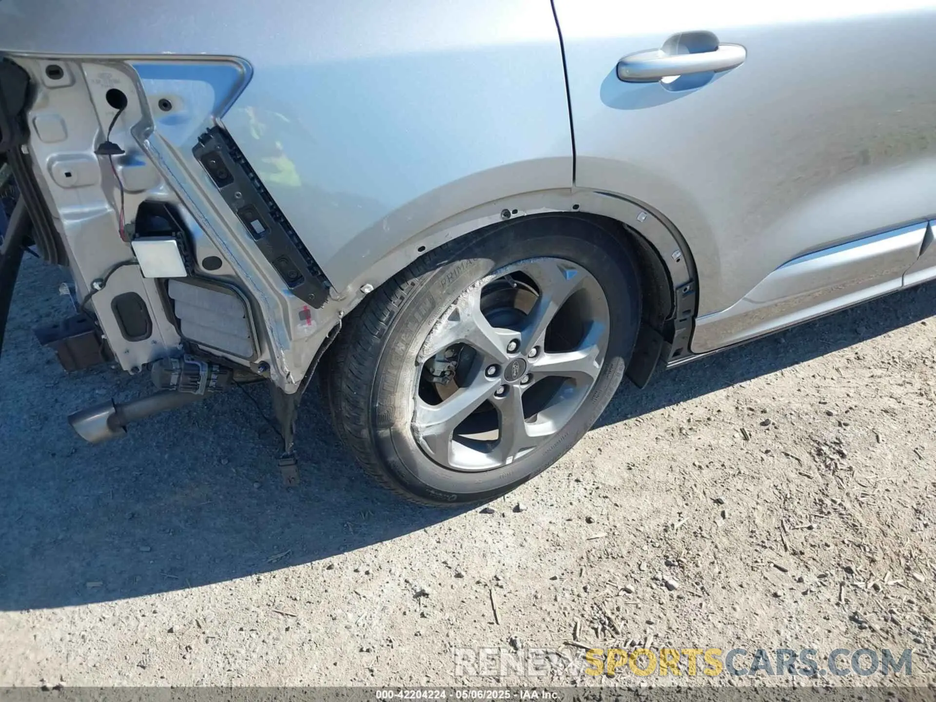 15 Photograph of a damaged car 1FMCU9MN6RUA24199 FORD ESCAPE 2024