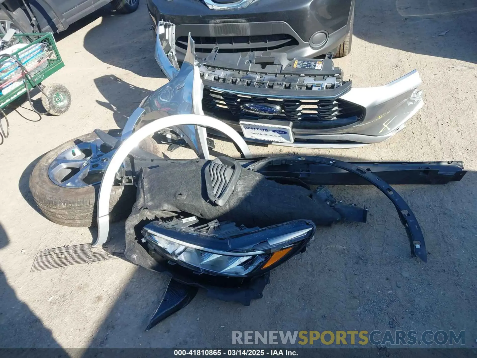 12 Photograph of a damaged car 1FMCU9MN8RUA10143 FORD ESCAPE 2024