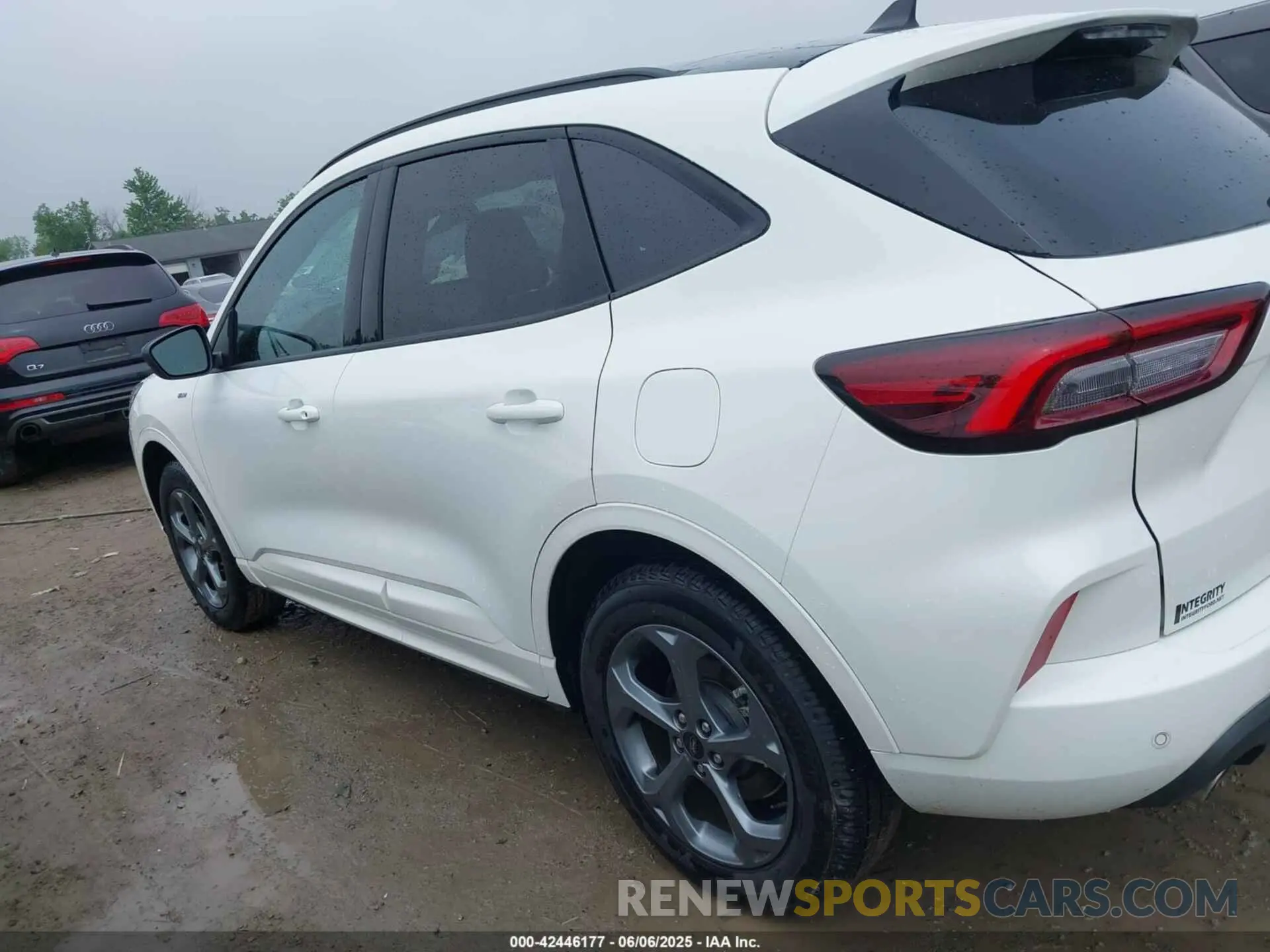 15 Photograph of a damaged car 1FMCU9MN8RUB13014 FORD ESCAPE 2024