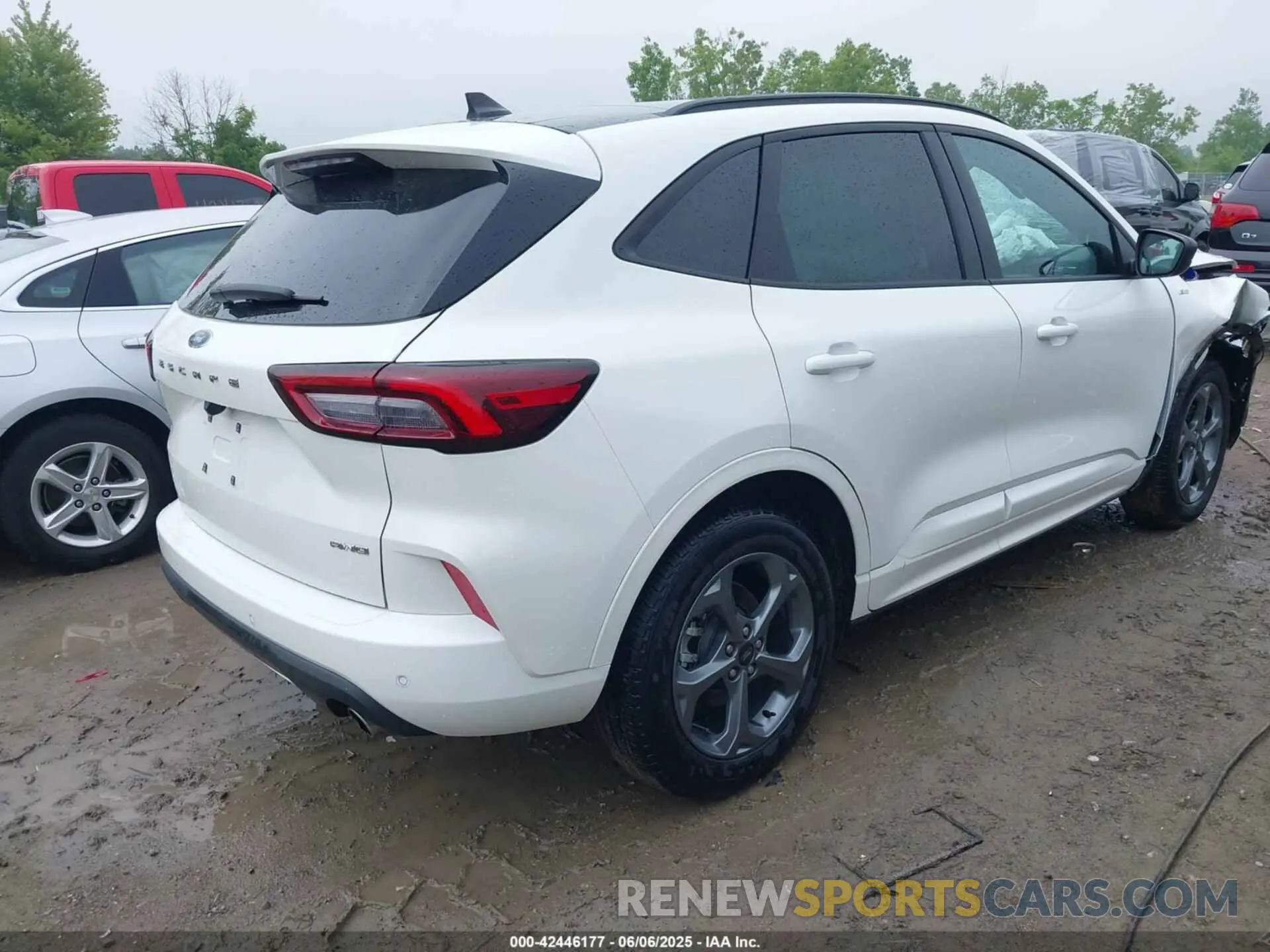 4 Photograph of a damaged car 1FMCU9MN8RUB13014 FORD ESCAPE 2024