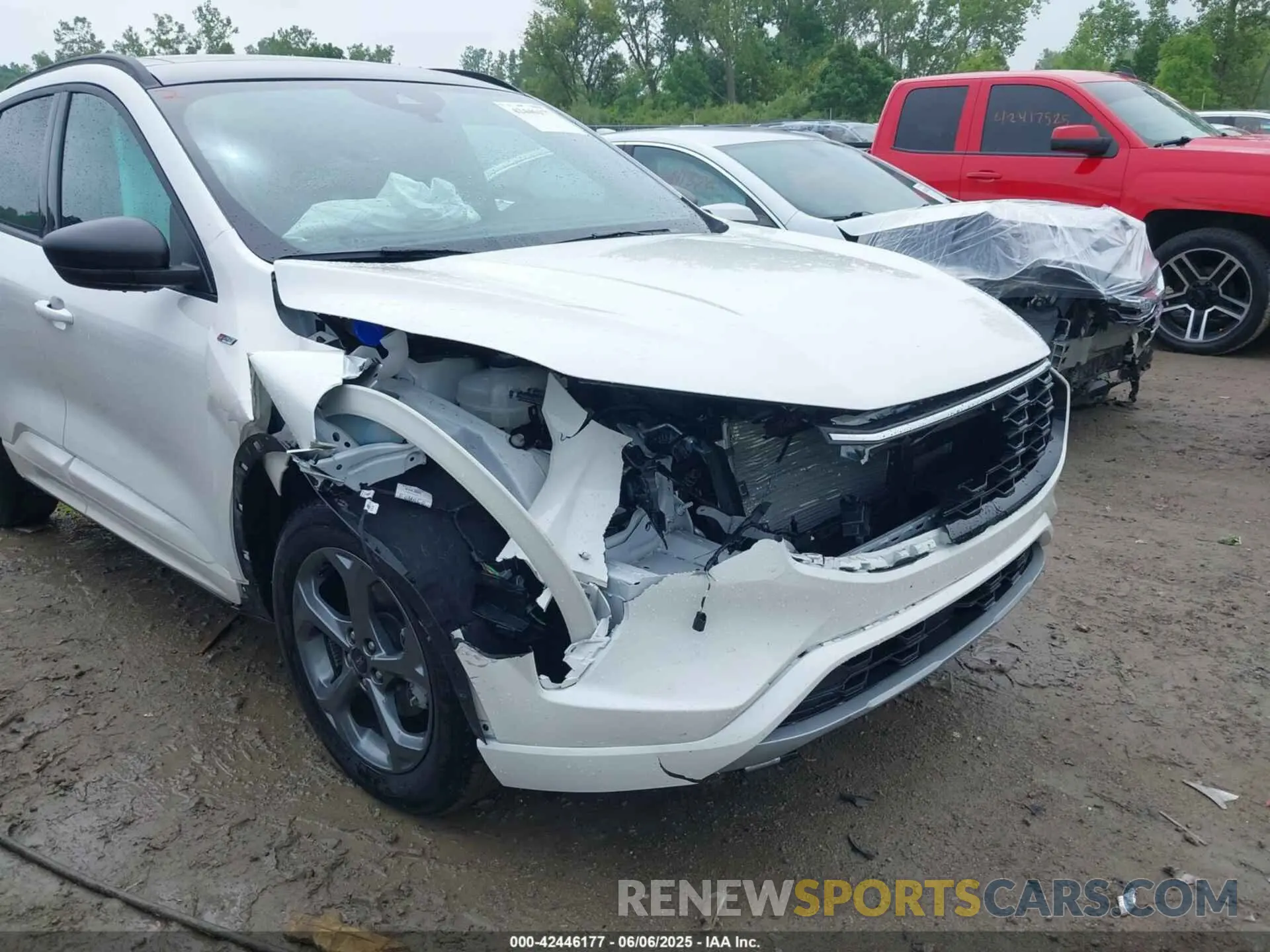 6 Photograph of a damaged car 1FMCU9MN8RUB13014 FORD ESCAPE 2024