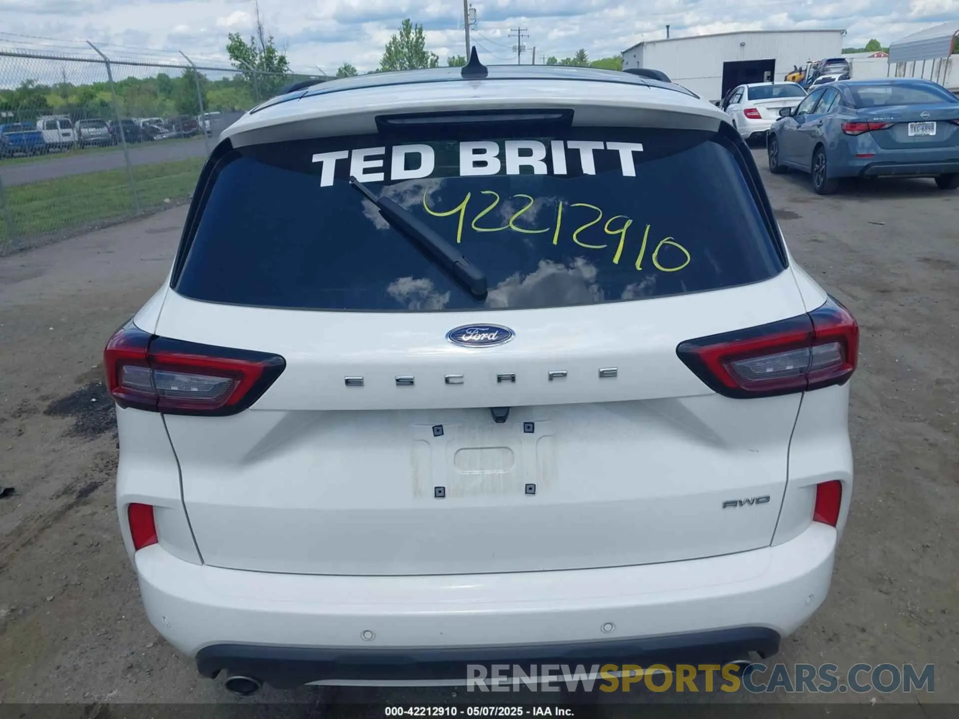 15 Photograph of a damaged car 1FMCU9MN9RUA48528 FORD ESCAPE 2024