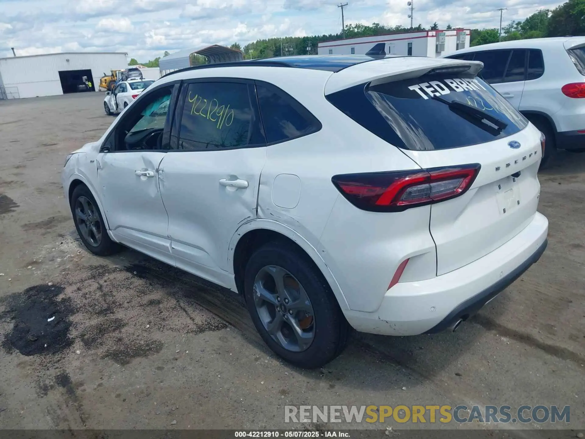 3 Photograph of a damaged car 1FMCU9MN9RUA48528 FORD ESCAPE 2024