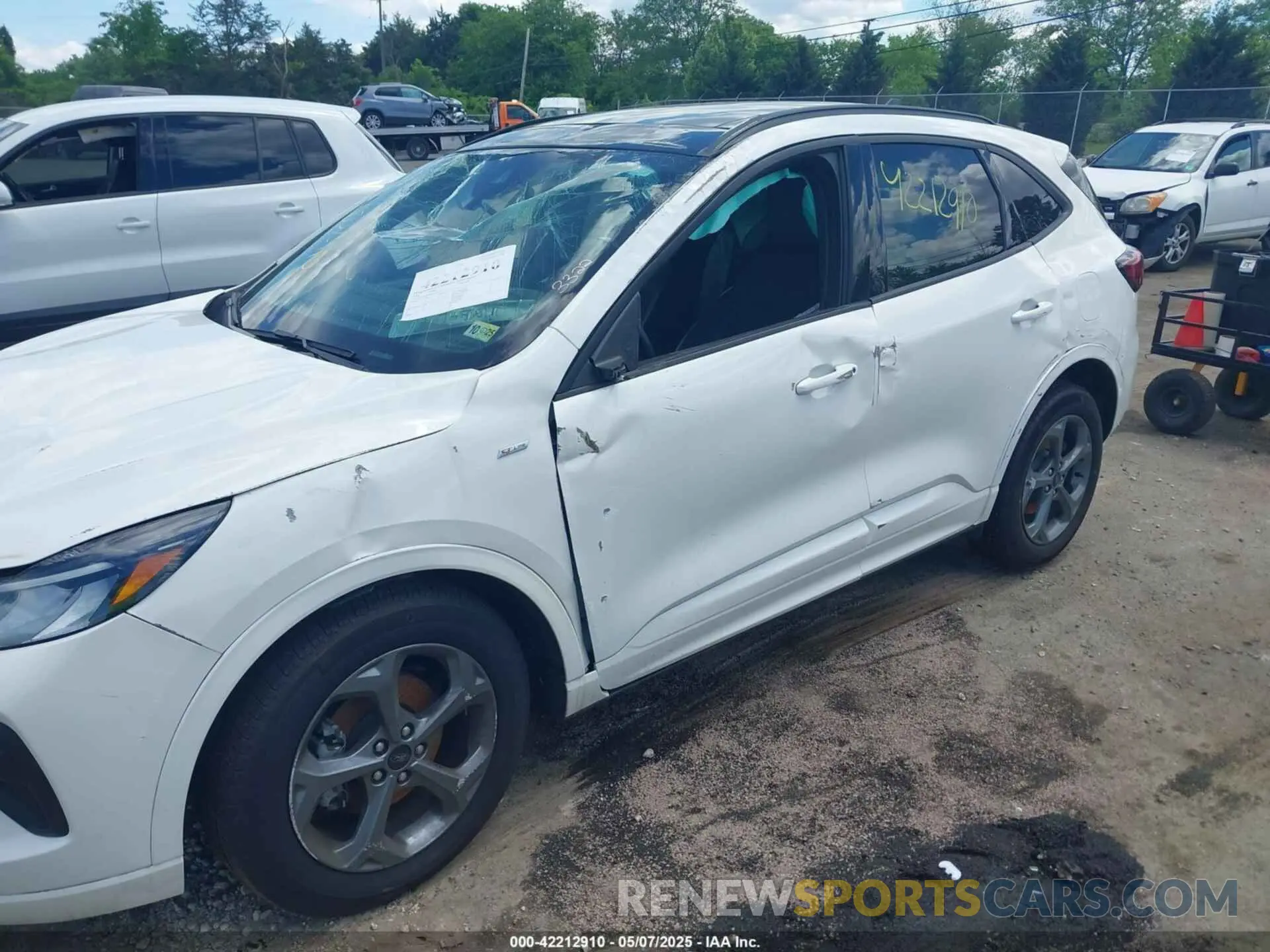 6 Photograph of a damaged car 1FMCU9MN9RUA48528 FORD ESCAPE 2024