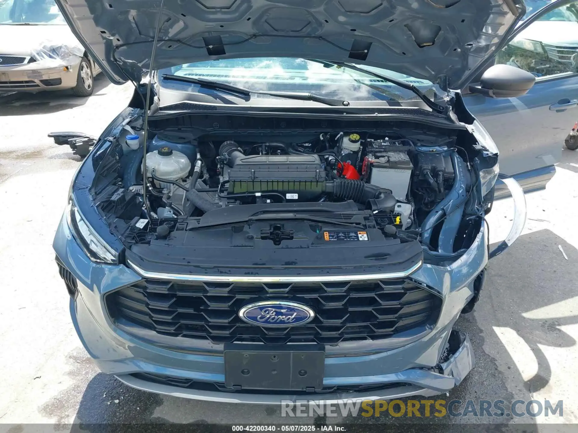 10 Photograph of a damaged car 1FMCU9MN9RUA50375 FORD ESCAPE 2024