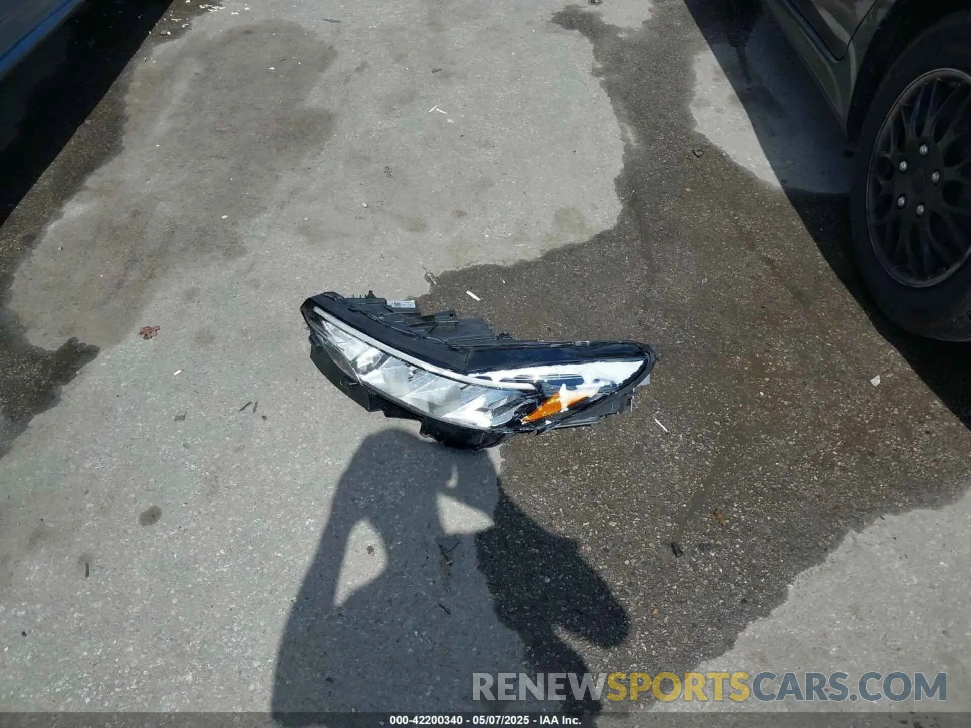 12 Photograph of a damaged car 1FMCU9MN9RUA50375 FORD ESCAPE 2024