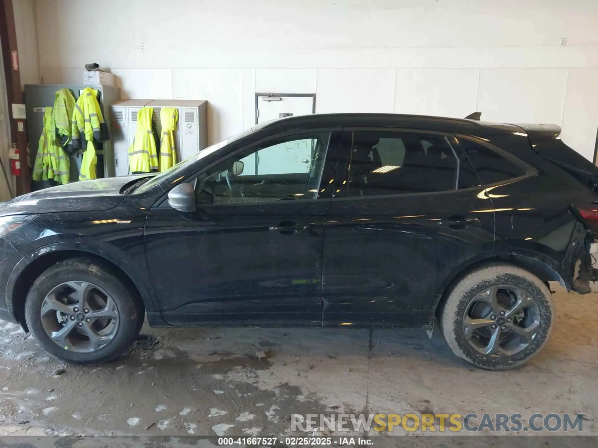 14 Photograph of a damaged car 1FMCU9MNXRUB60884 FORD ESCAPE 2024