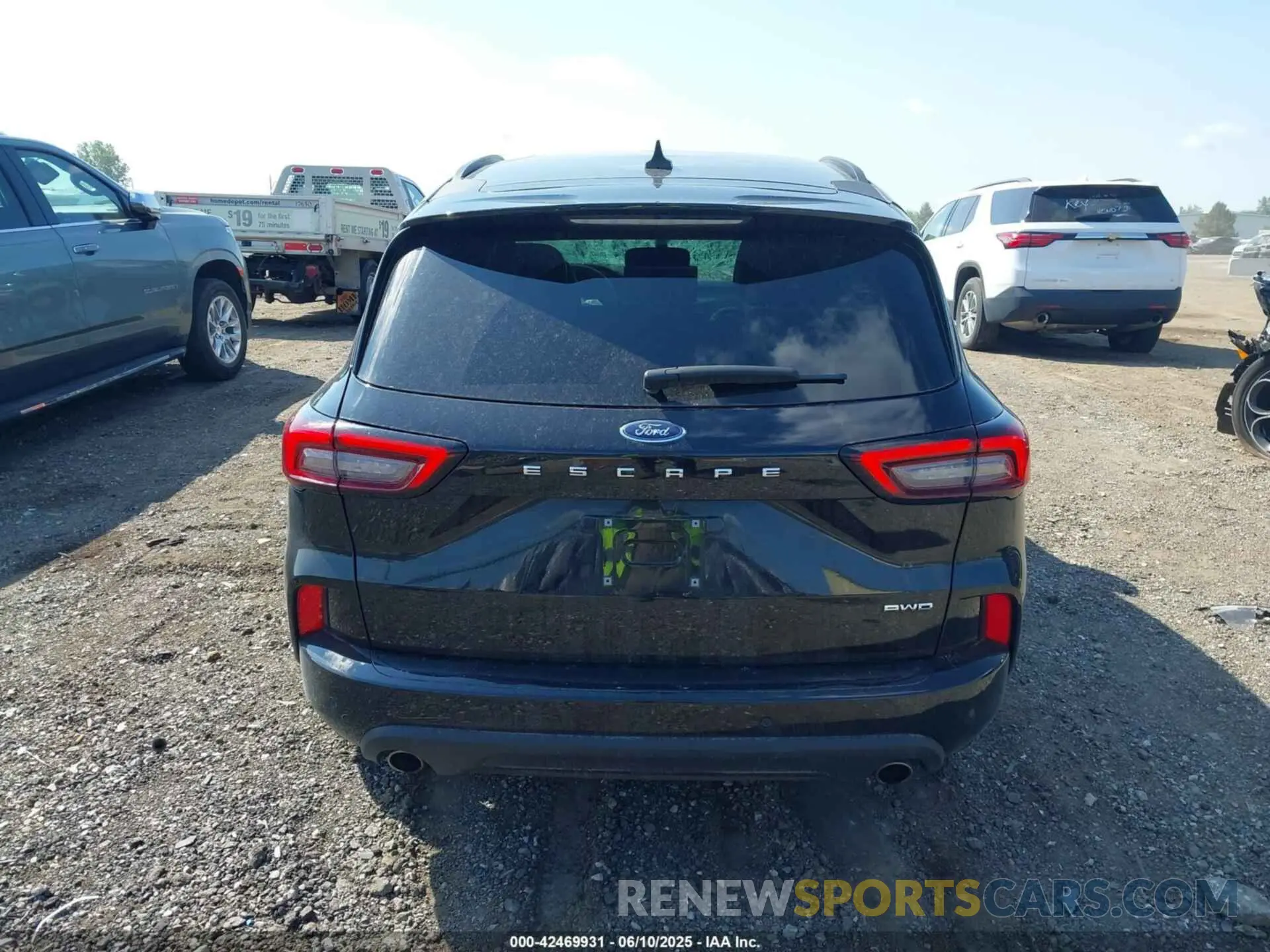 16 Photograph of a damaged car 1FMCU9NA6RUA08984 FORD ESCAPE 2024