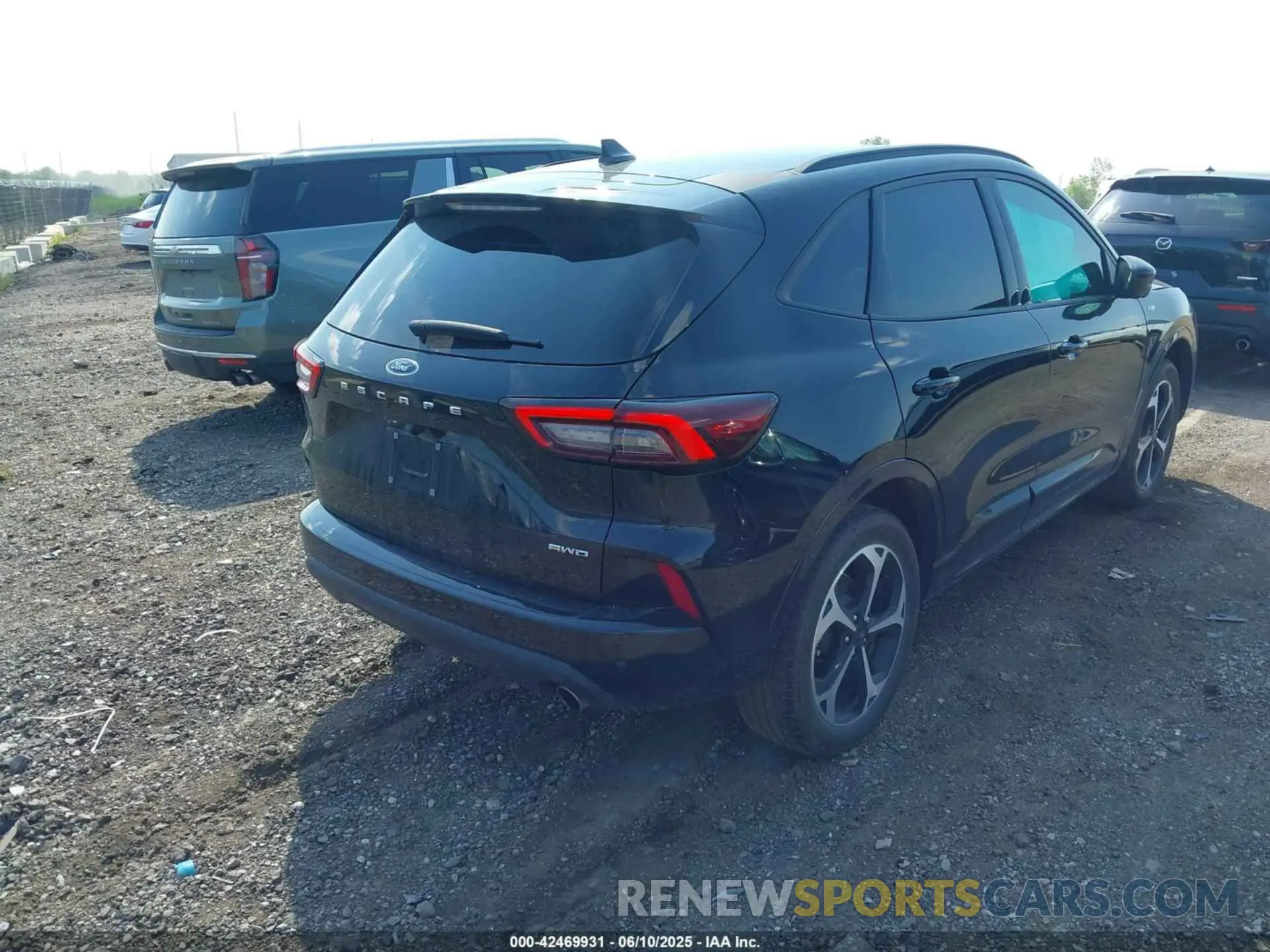 4 Photograph of a damaged car 1FMCU9NA6RUA08984 FORD ESCAPE 2024