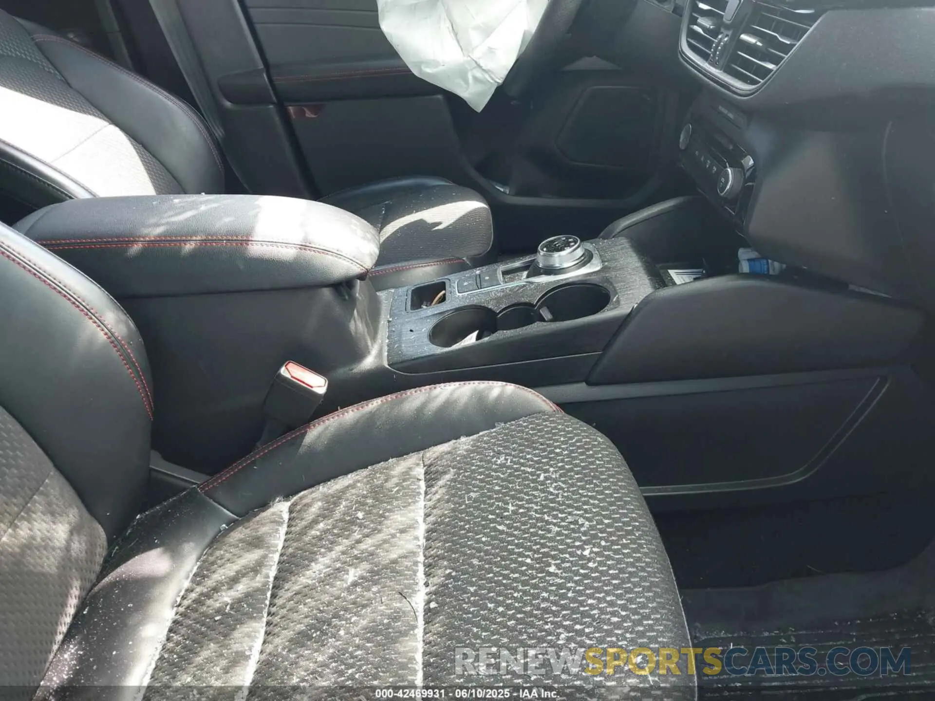 5 Photograph of a damaged car 1FMCU9NA6RUA08984 FORD ESCAPE 2024