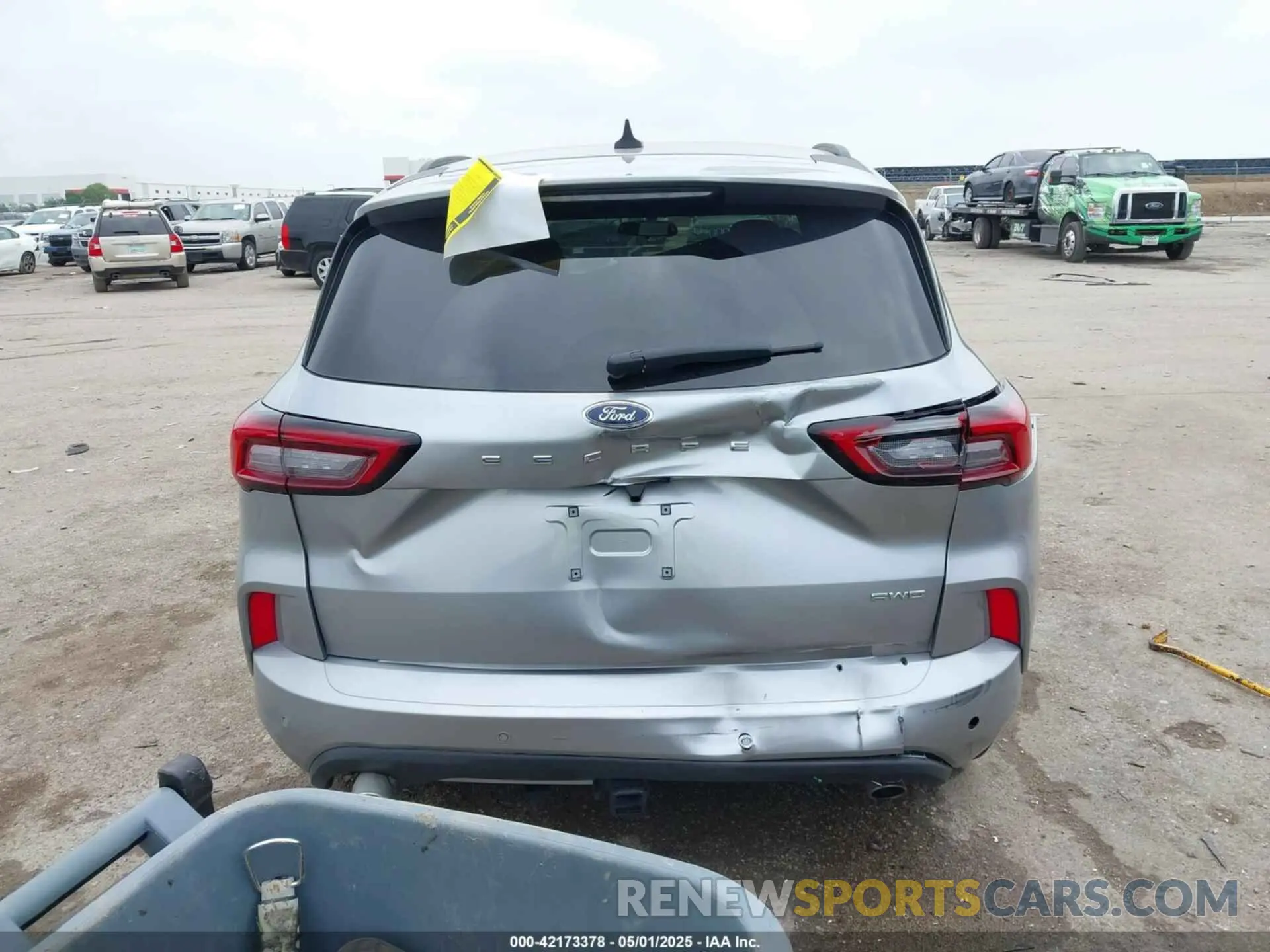 16 Photograph of a damaged car 1FMCU9NA9RUB47765 FORD ESCAPE 2024