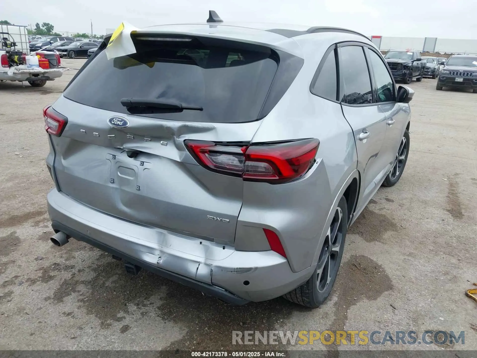 4 Photograph of a damaged car 1FMCU9NA9RUB47765 FORD ESCAPE 2024