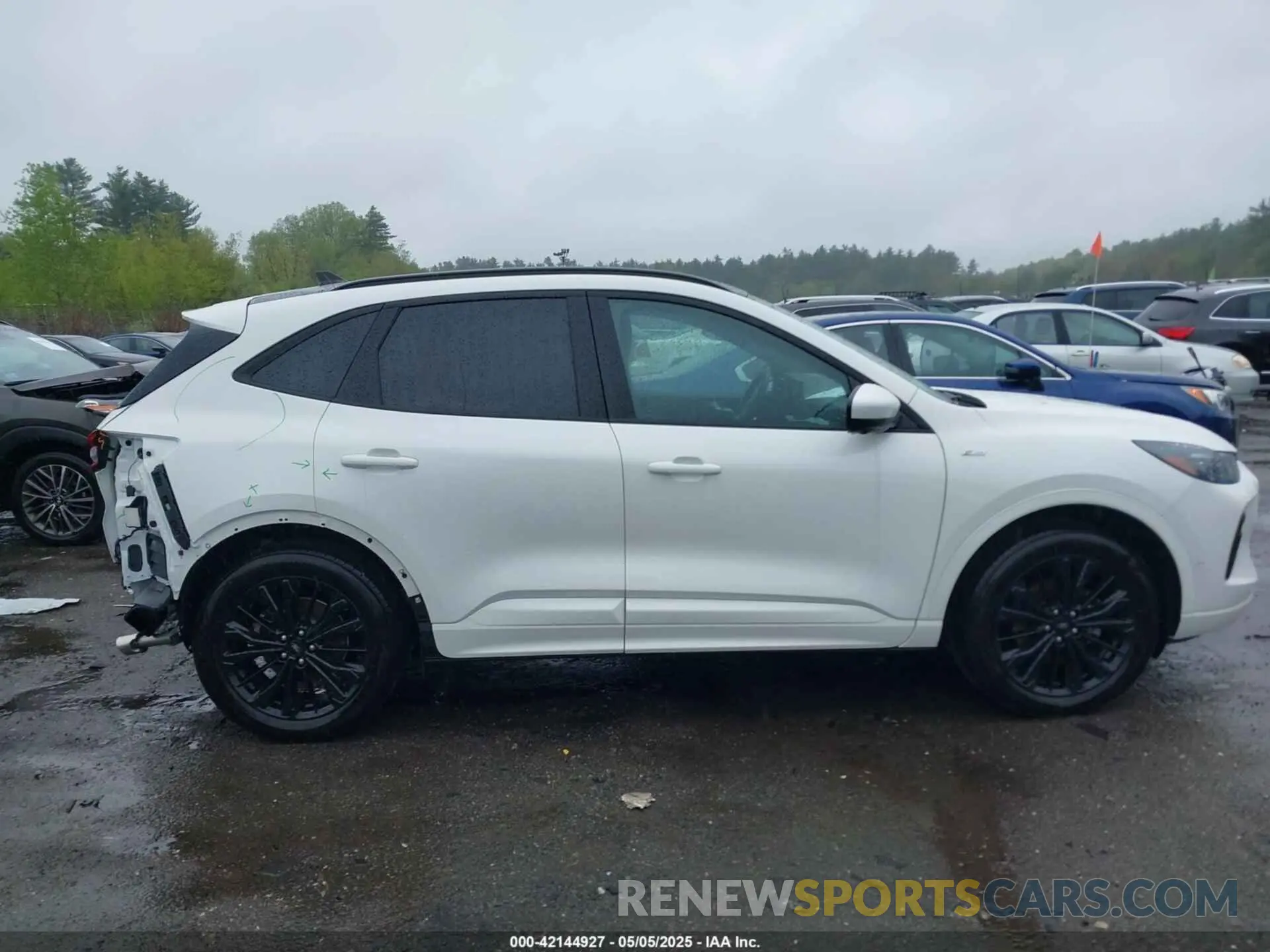 14 Photograph of a damaged car 1FMCU9PA0RUA88473 FORD ESCAPE 2024