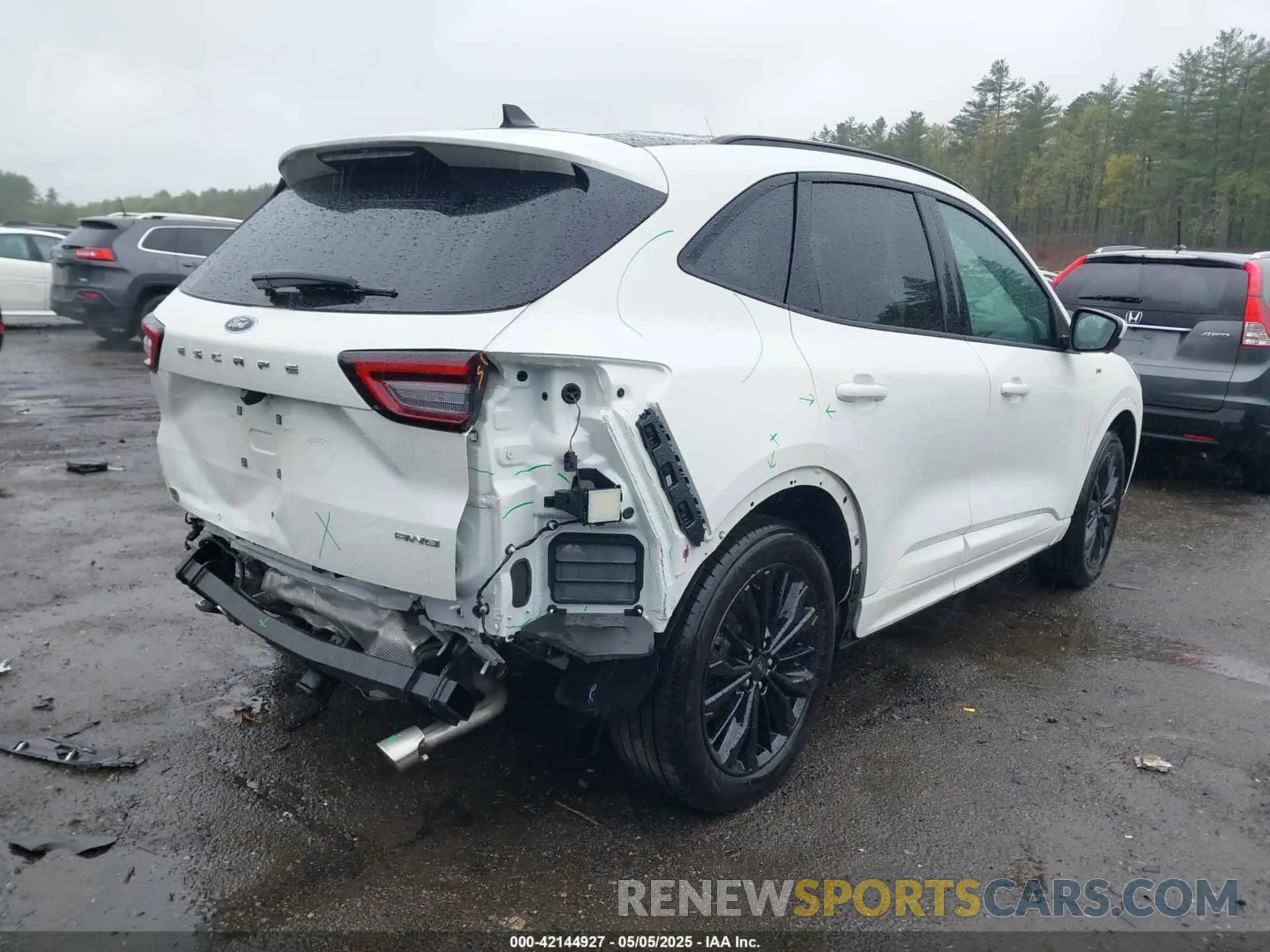 4 Photograph of a damaged car 1FMCU9PA0RUA88473 FORD ESCAPE 2024