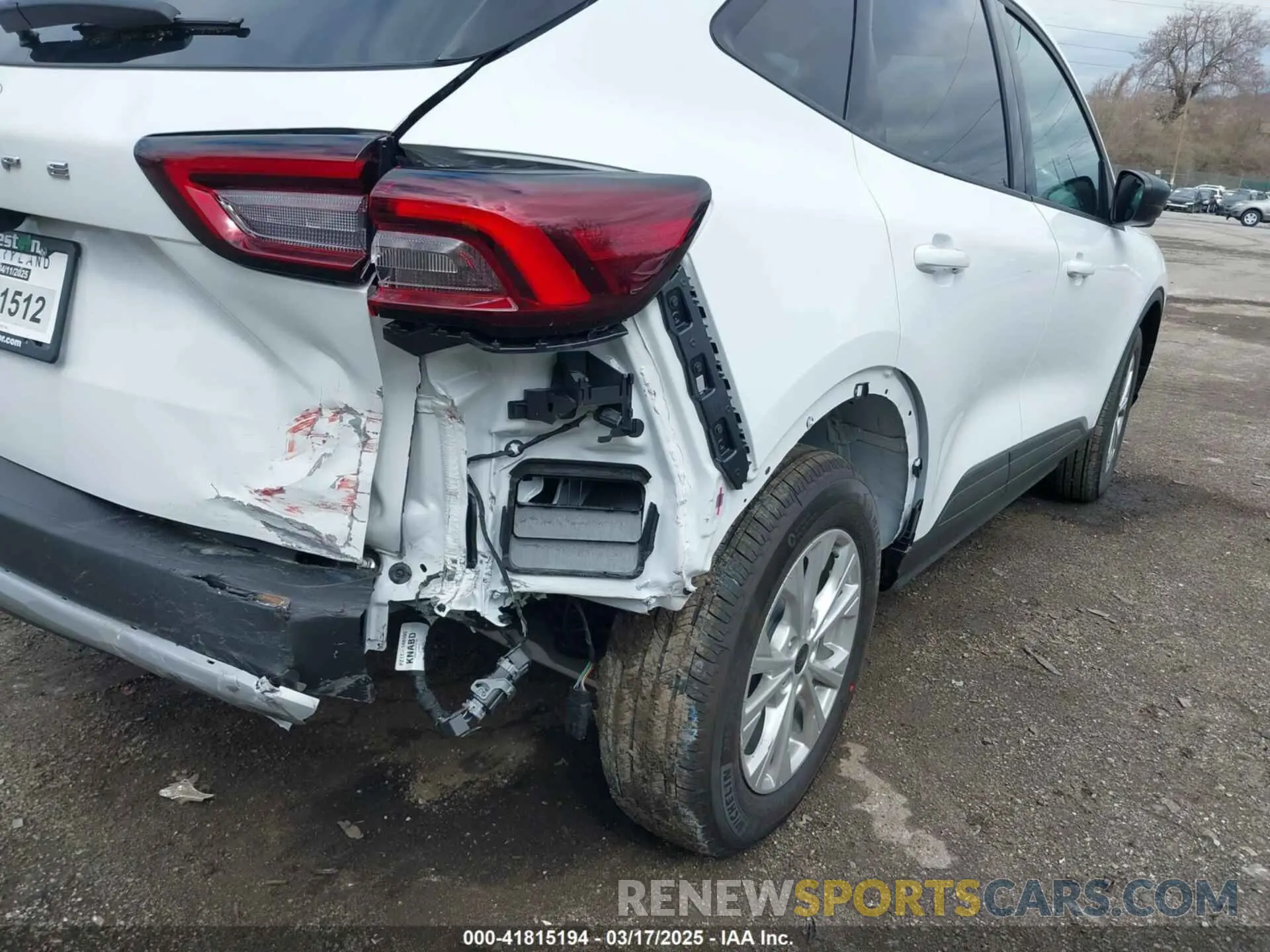 19 Photograph of a damaged car 1FMCU0GN0SUA19156 FORD ESCAPE 2025