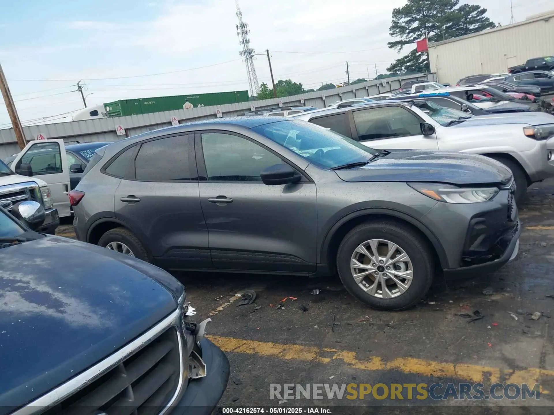 13 Photograph of a damaged car 1FMCU0GN3SUA07759 FORD ESCAPE 2025