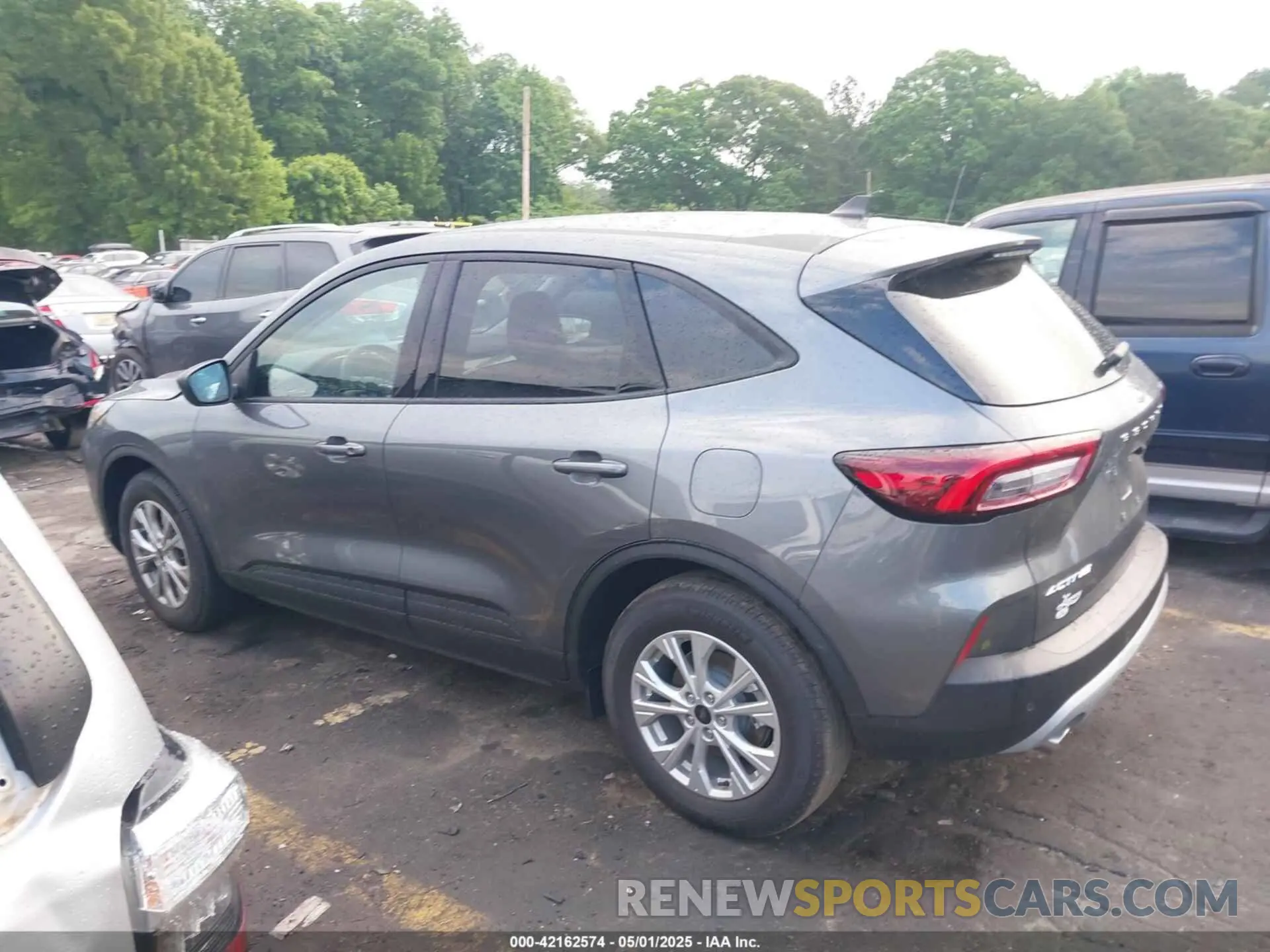 14 Photograph of a damaged car 1FMCU0GN3SUA07759 FORD ESCAPE 2025