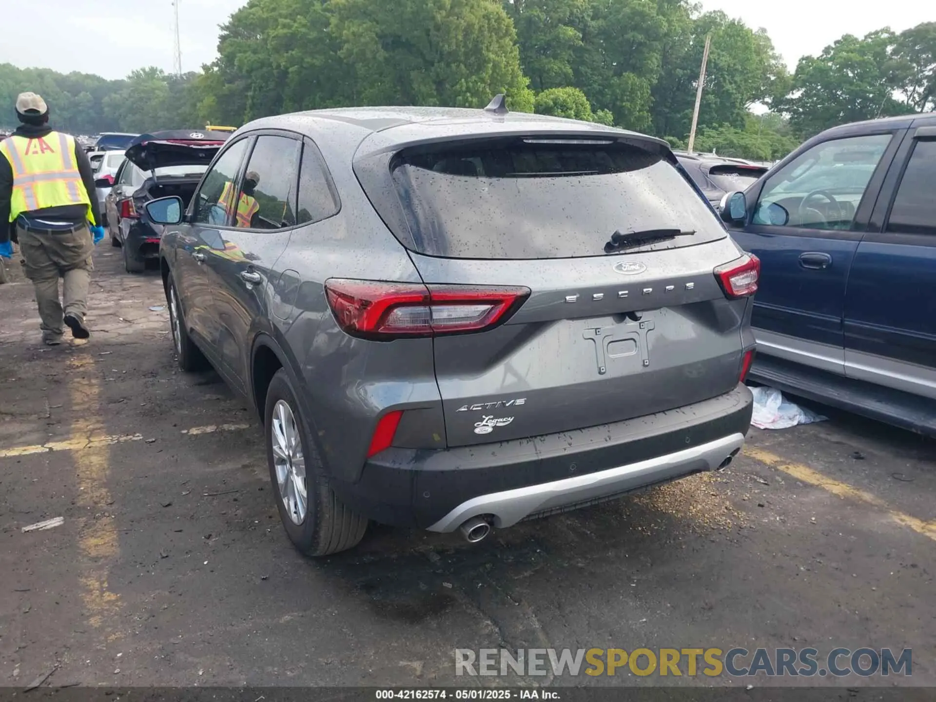3 Photograph of a damaged car 1FMCU0GN3SUA07759 FORD ESCAPE 2025