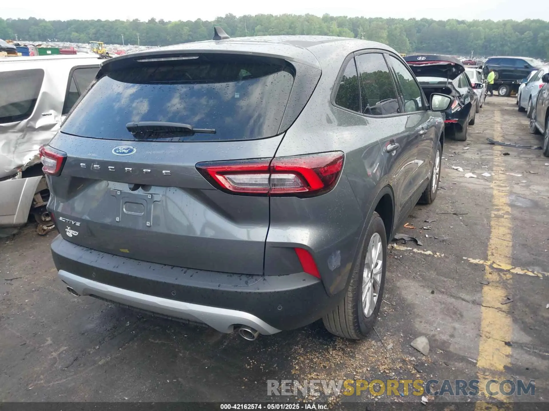 4 Photograph of a damaged car 1FMCU0GN3SUA07759 FORD ESCAPE 2025