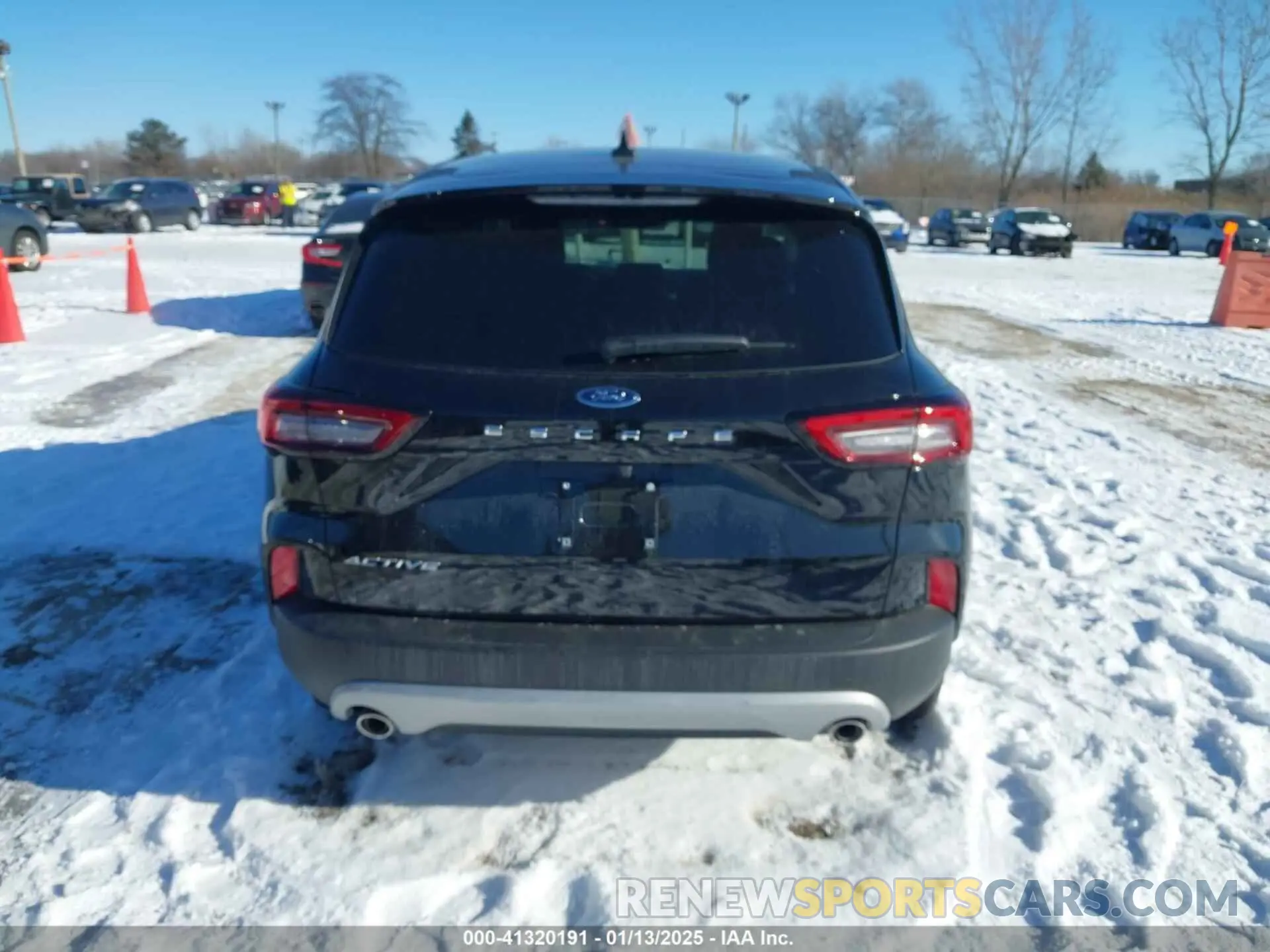 17 Photograph of a damaged car 1FMCU0GN5SUA35224 FORD ESCAPE 2025