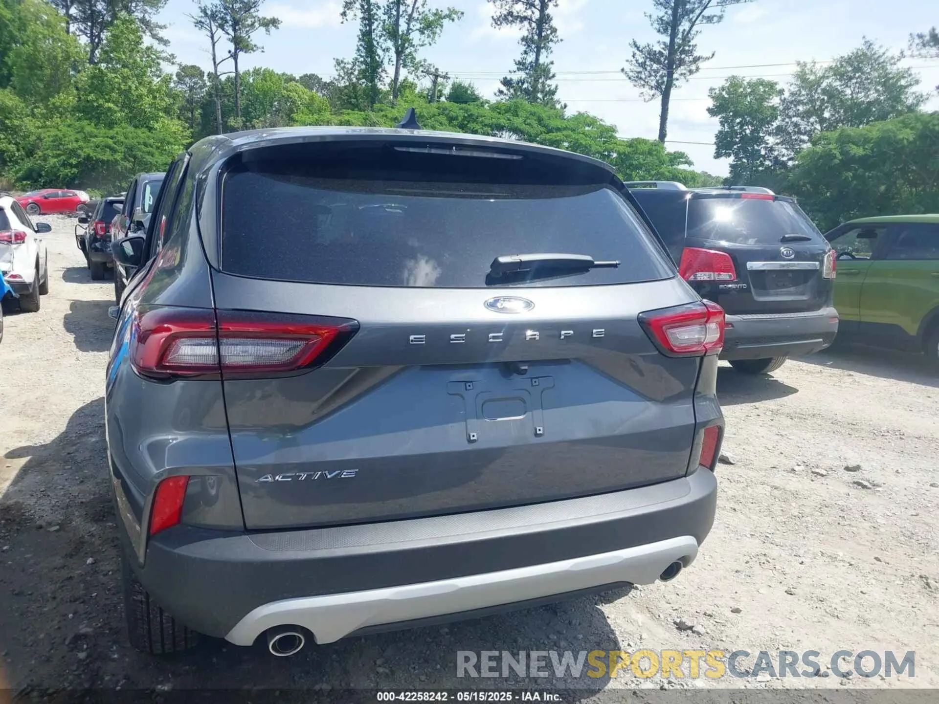 16 Photograph of a damaged car 1FMCU0GN5SUA62164 FORD ESCAPE 2025