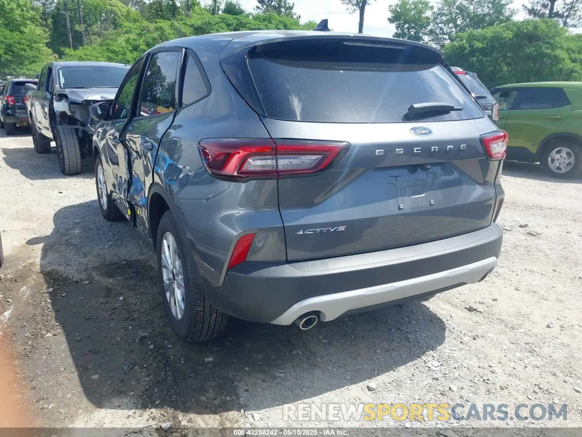 3 Photograph of a damaged car 1FMCU0GN5SUA62164 FORD ESCAPE 2025