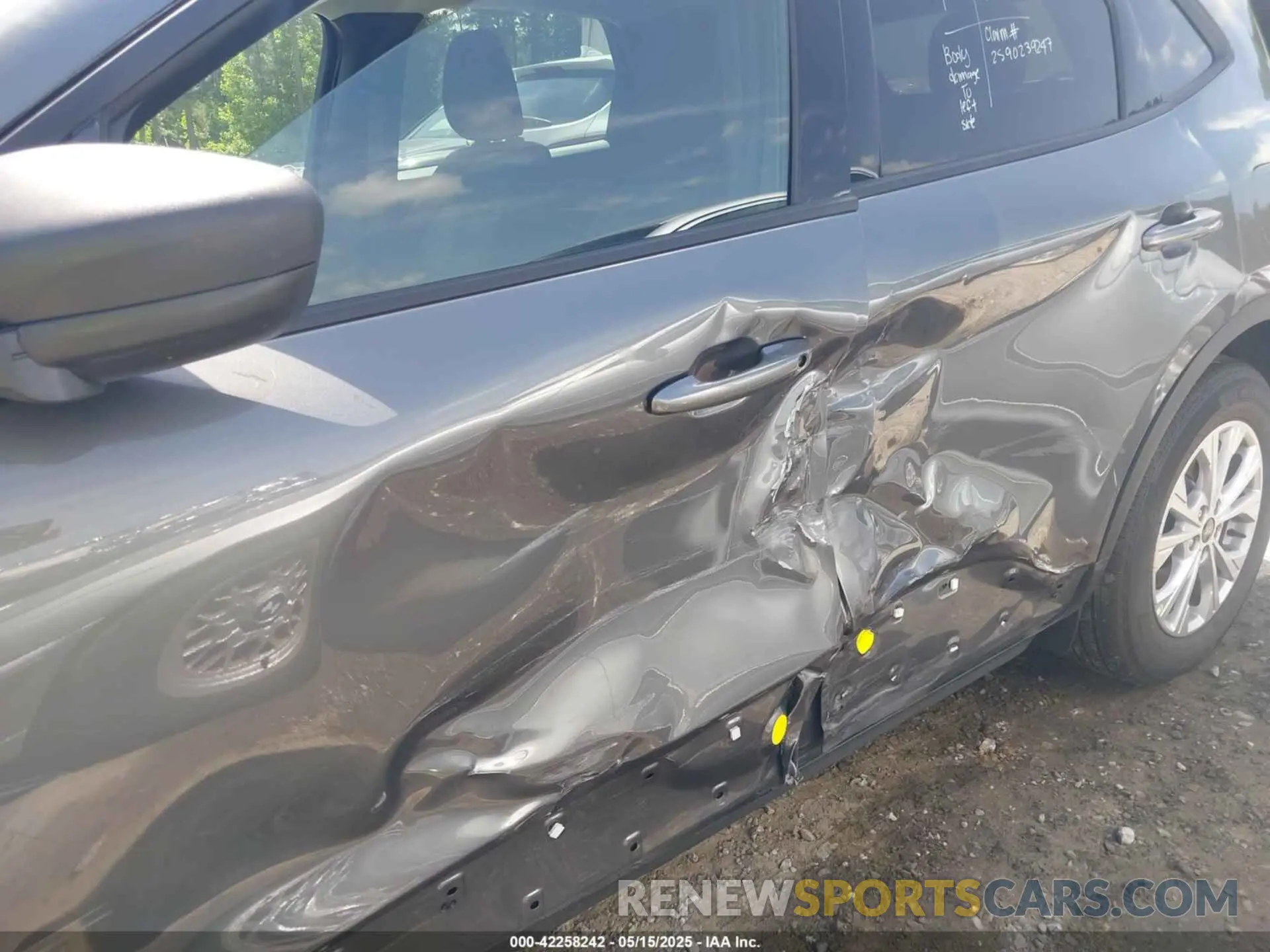 6 Photograph of a damaged car 1FMCU0GN5SUA62164 FORD ESCAPE 2025