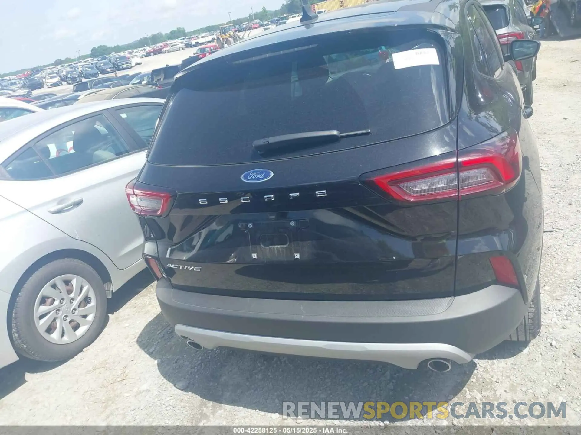 16 Photograph of a damaged car 1FMCU0GN5SUA63430 FORD ESCAPE 2025
