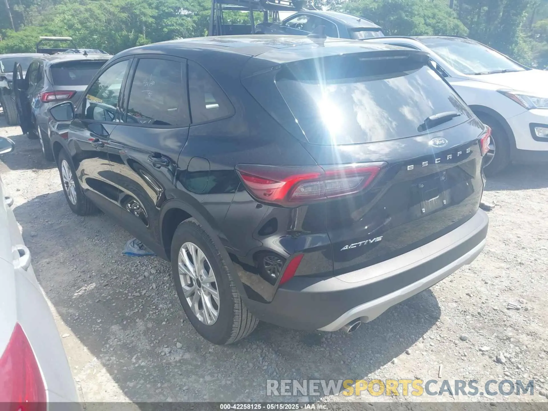 3 Photograph of a damaged car 1FMCU0GN5SUA63430 FORD ESCAPE 2025