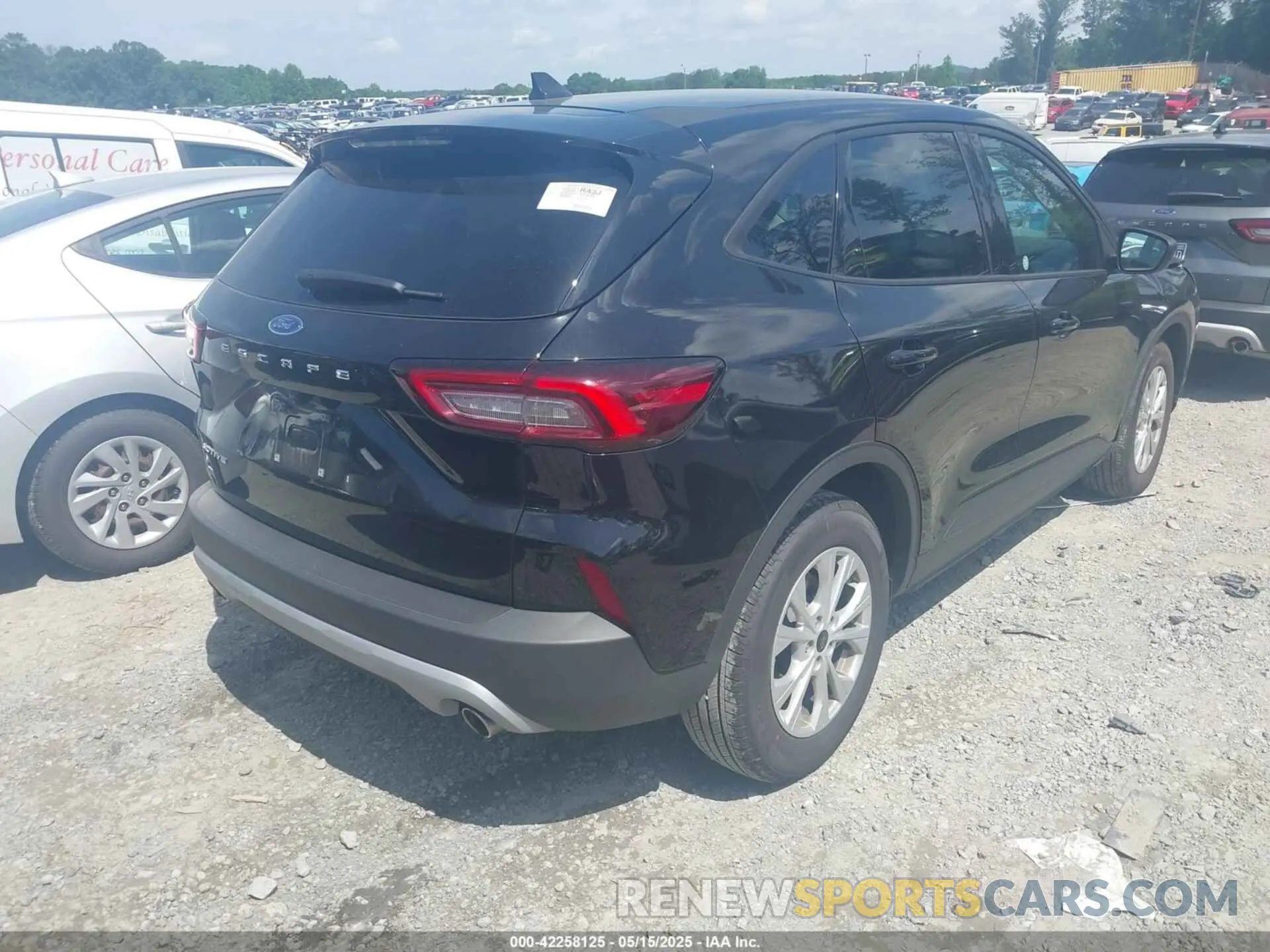 4 Photograph of a damaged car 1FMCU0GN5SUA63430 FORD ESCAPE 2025