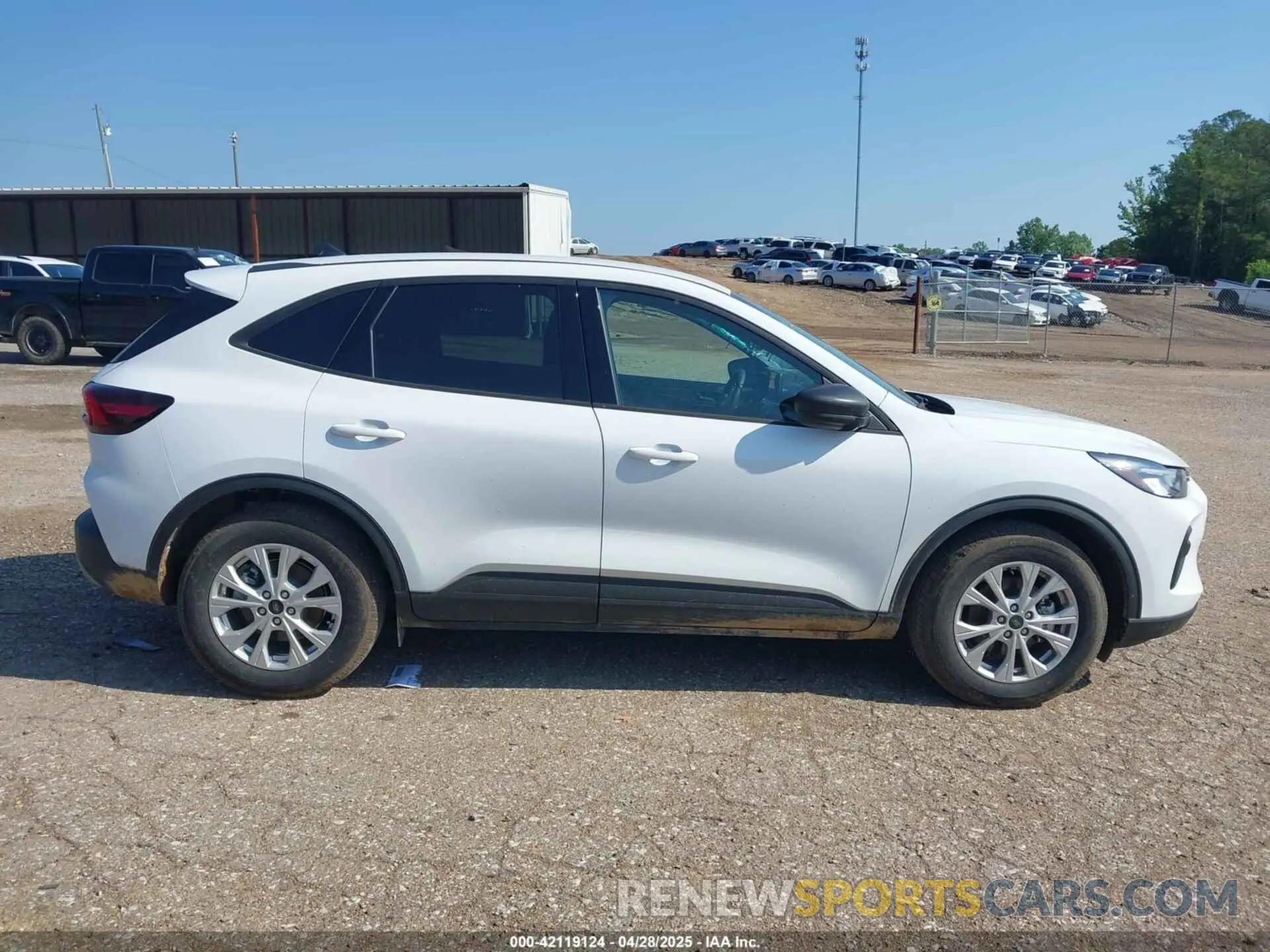 13 Photograph of a damaged car 1FMCU0GN7SUA37654 FORD ESCAPE 2025